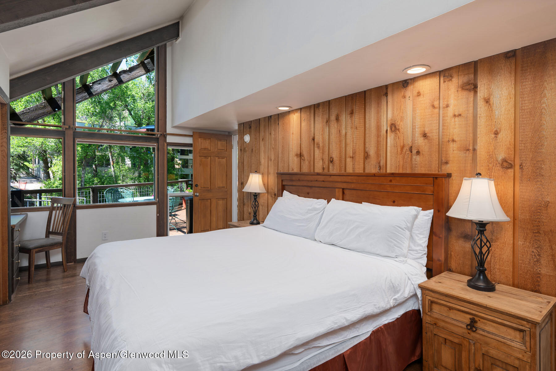 979 Queen Street Property Photo 12