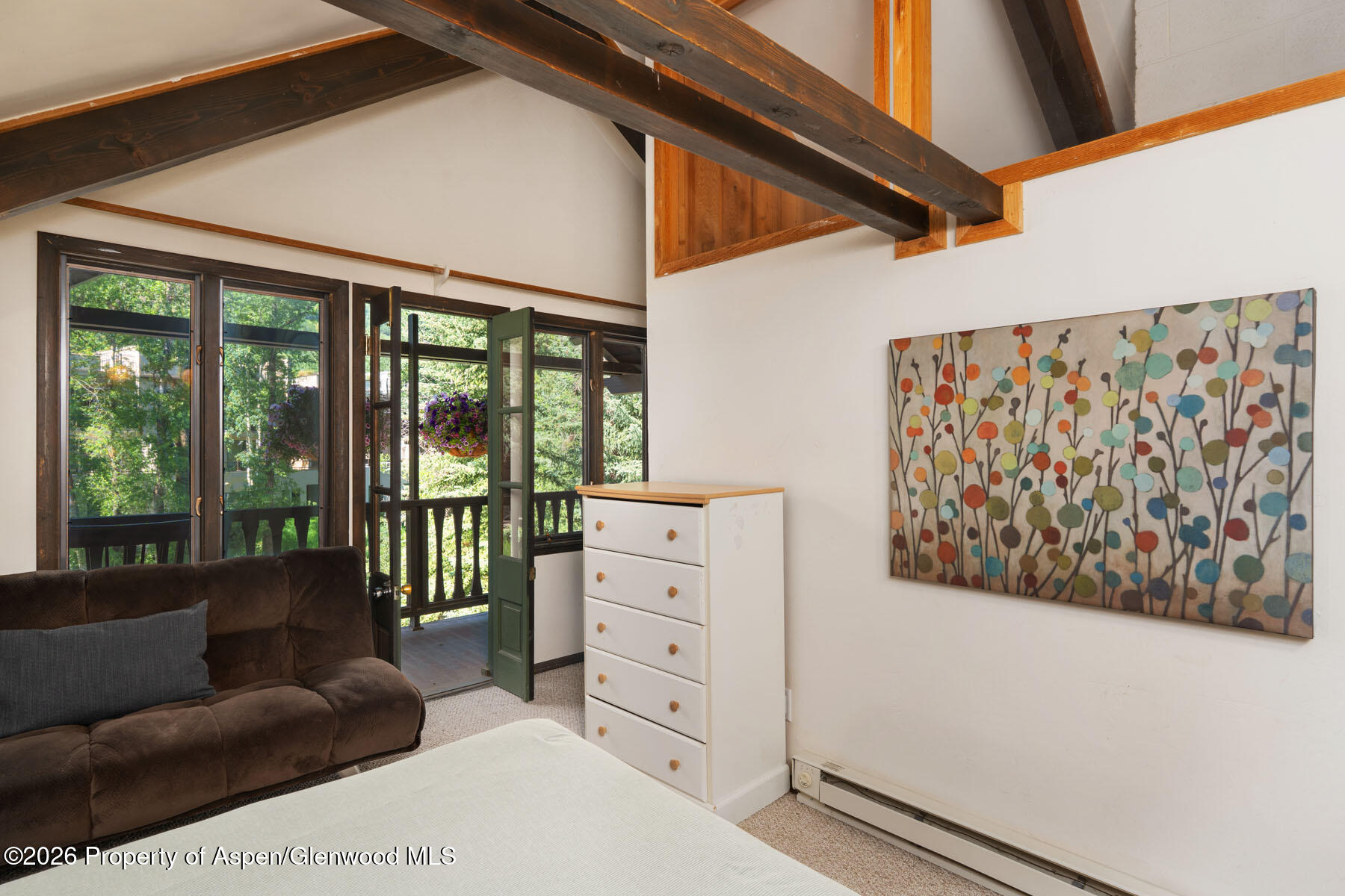 979 Queen Street Property Photo 15