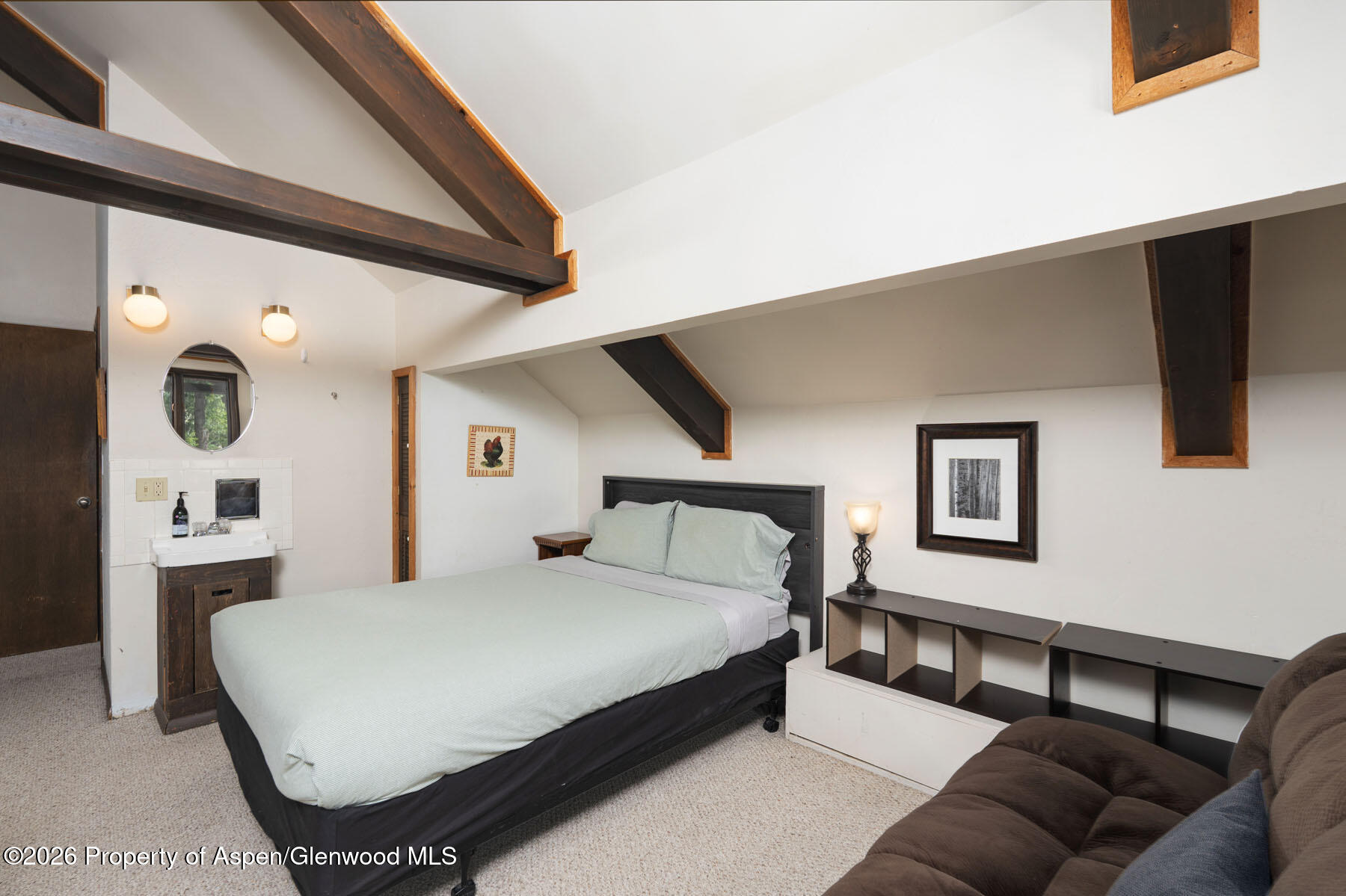 979 Queen Street Property Photo 16