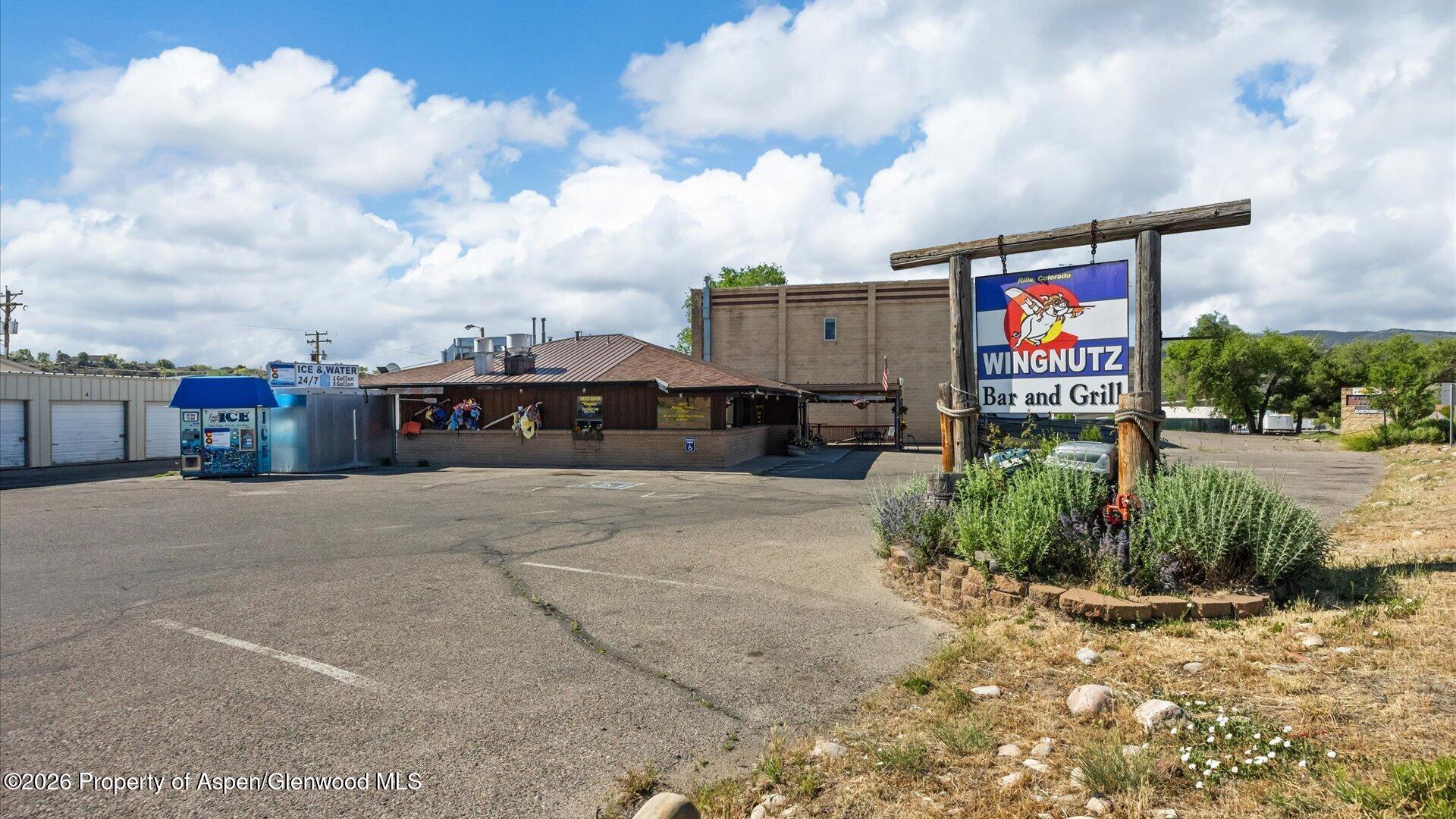 Tbd Wingnutz Bar & Grill Property Photo 2