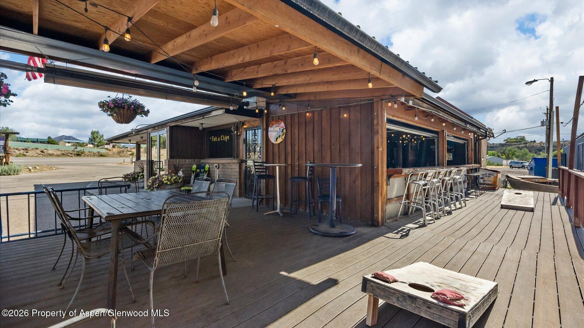 Tbd Wingnutz Bar & Grill Property Photo 8
