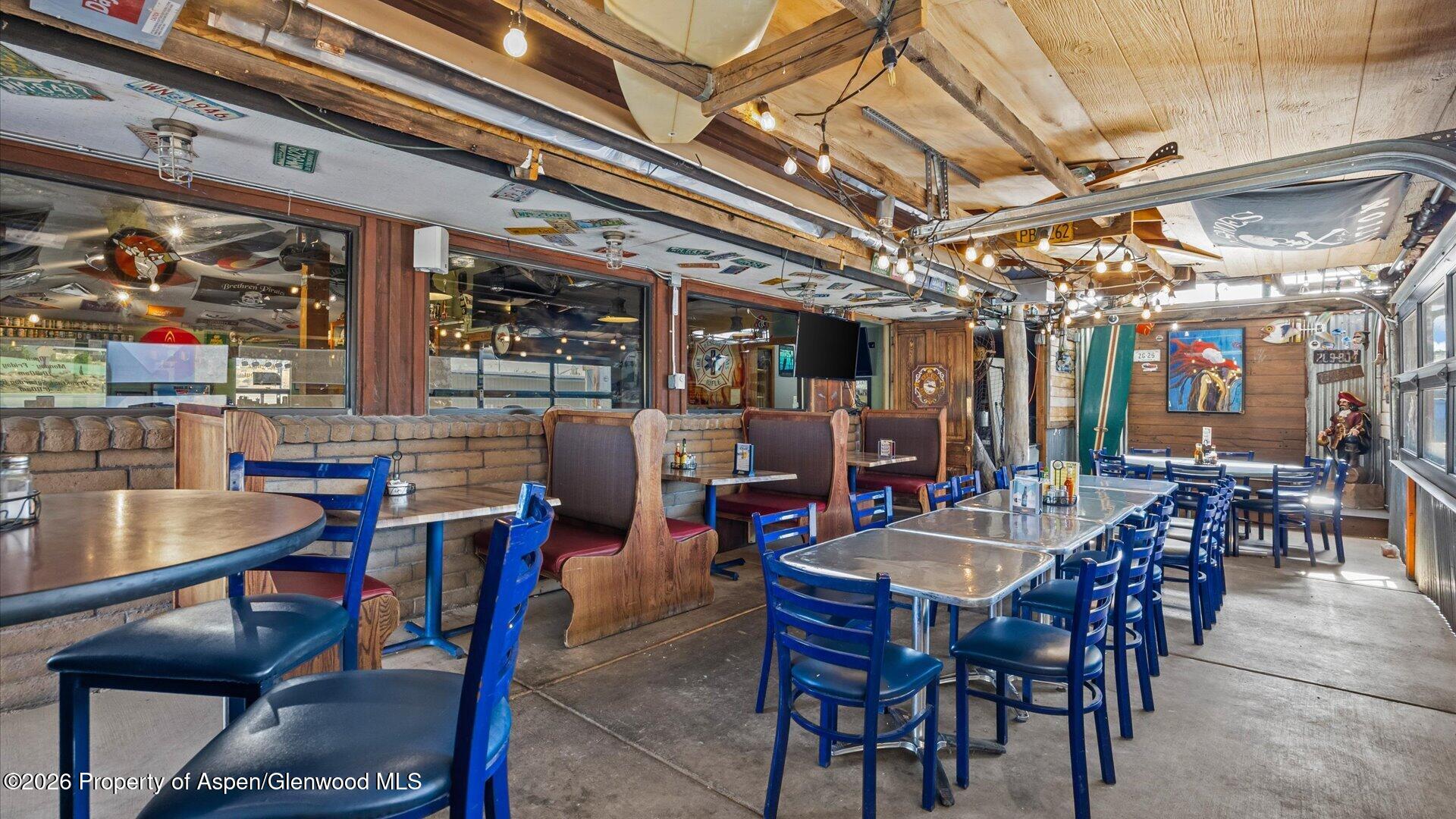 Tbd Wingnutz Bar & Grill Property Photo 16