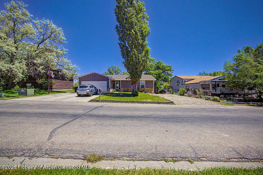 735 Finley Lane Property Photo 2