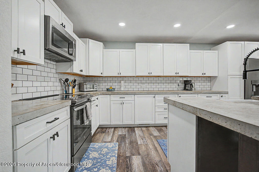 735 Finley Lane Property Photo 7