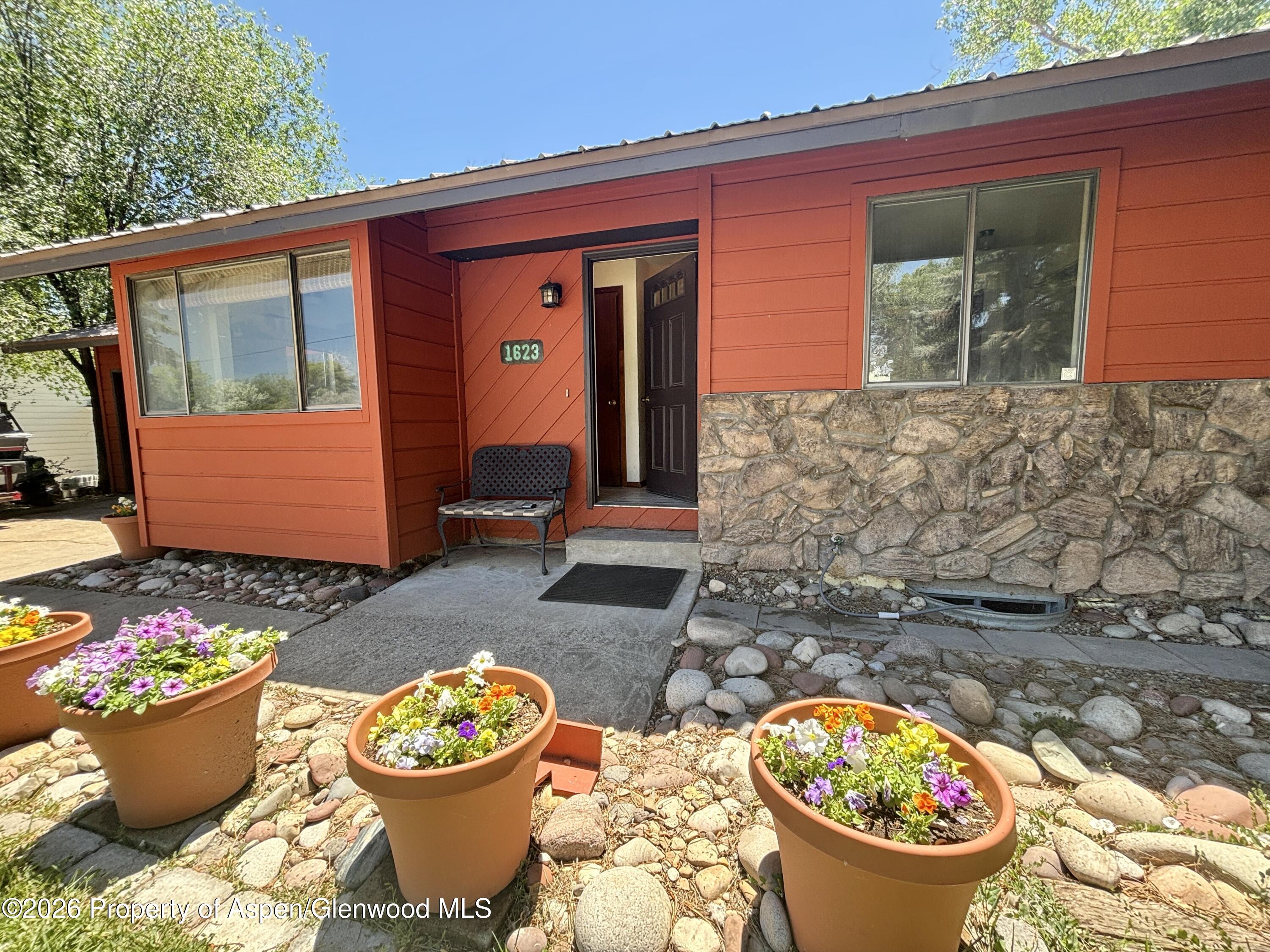 1623 W 7th Street Property Photo 1