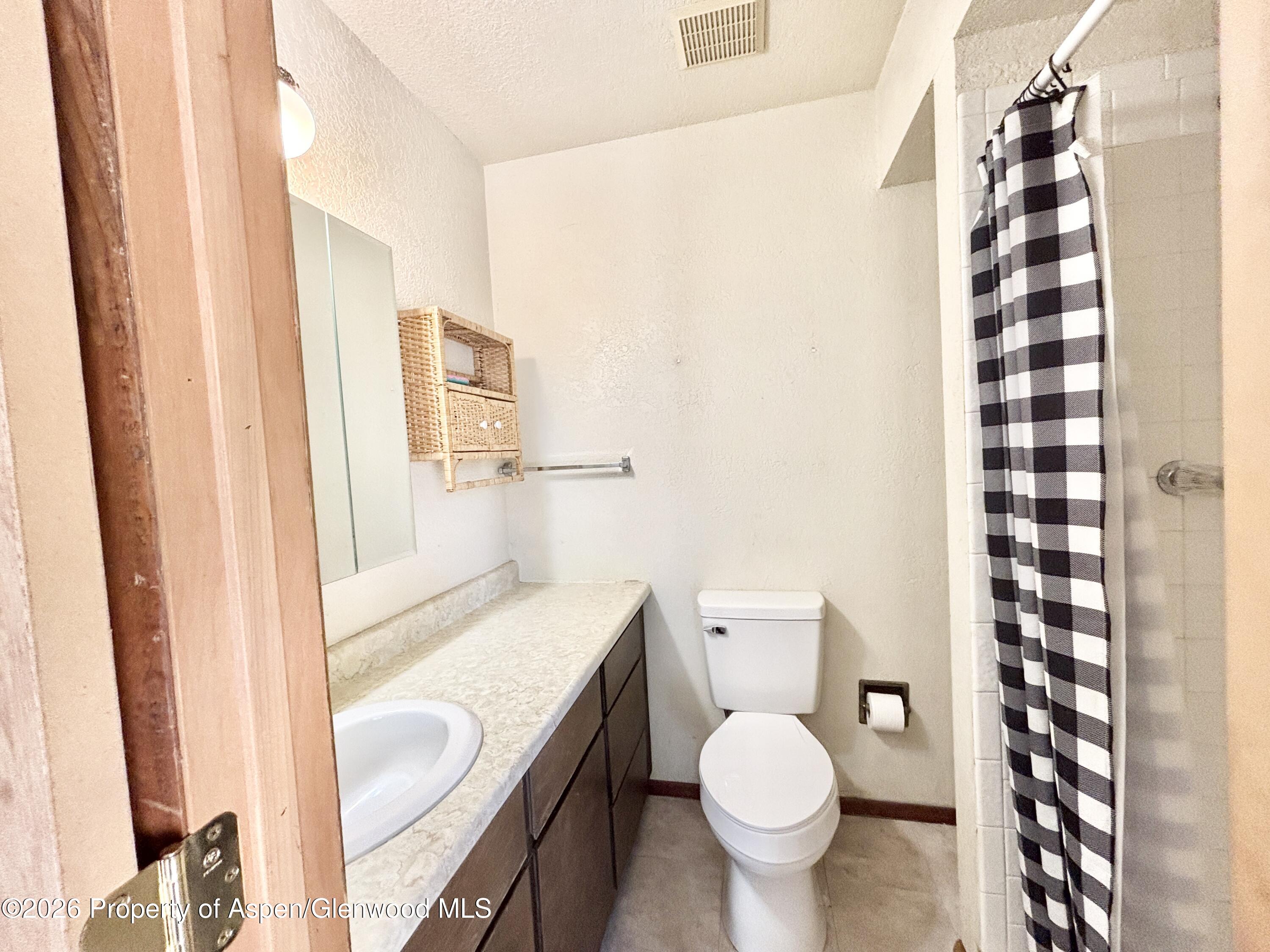 1623 W 7th Street Property Photo 8