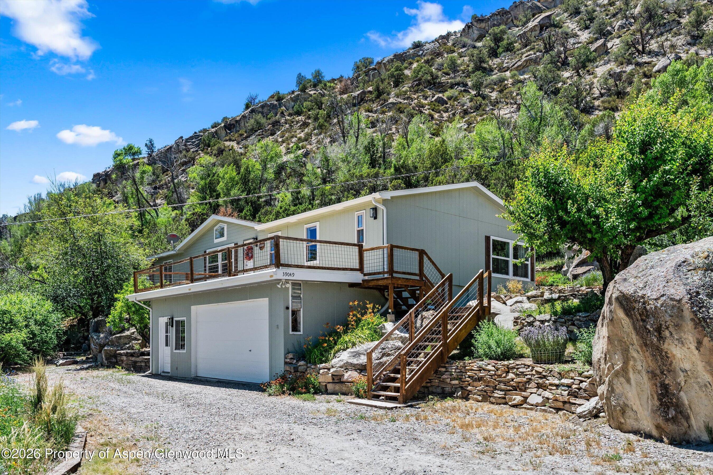 39049 Highway 6 Property Photo 3