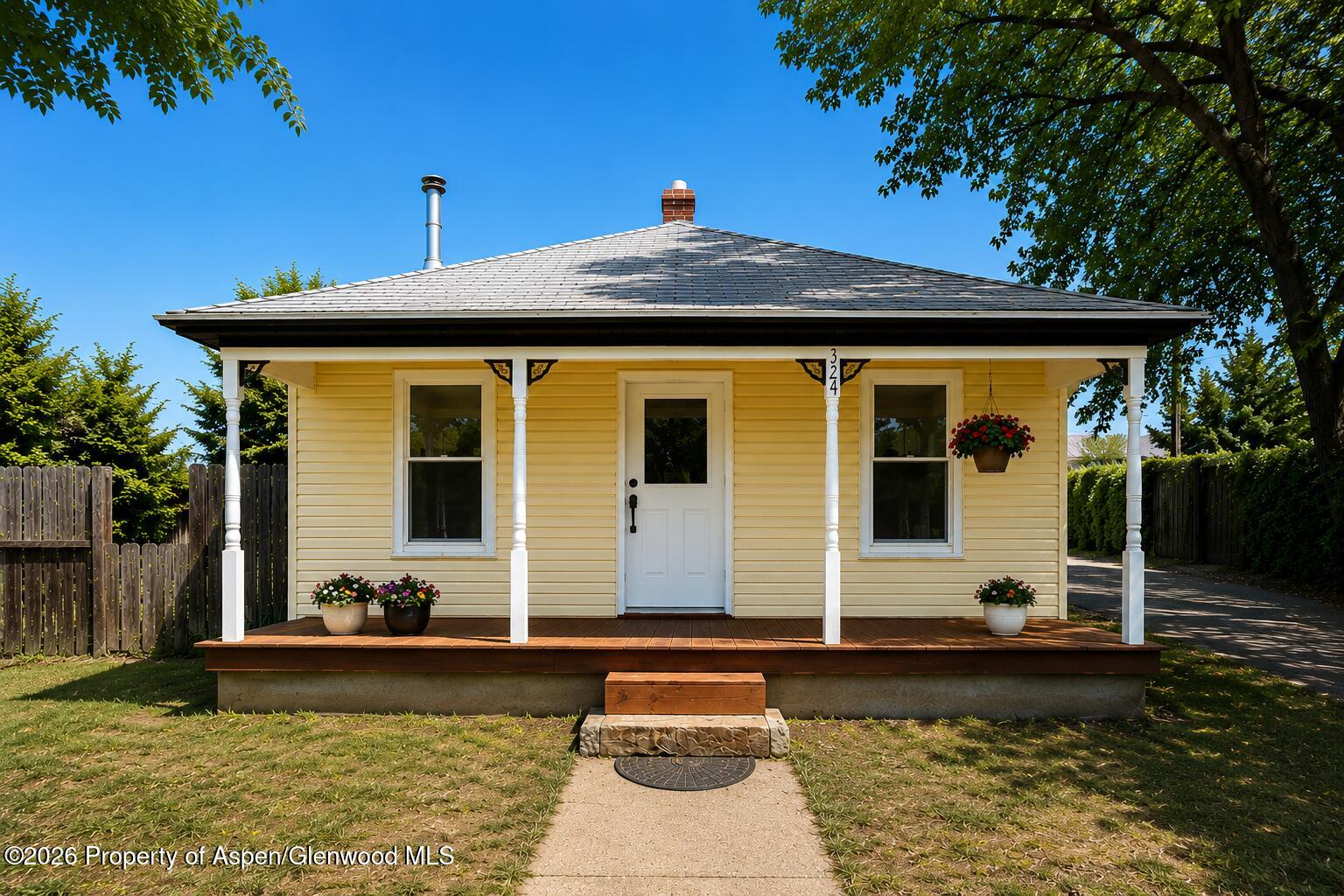 324 E 7th Street Property Photo 1