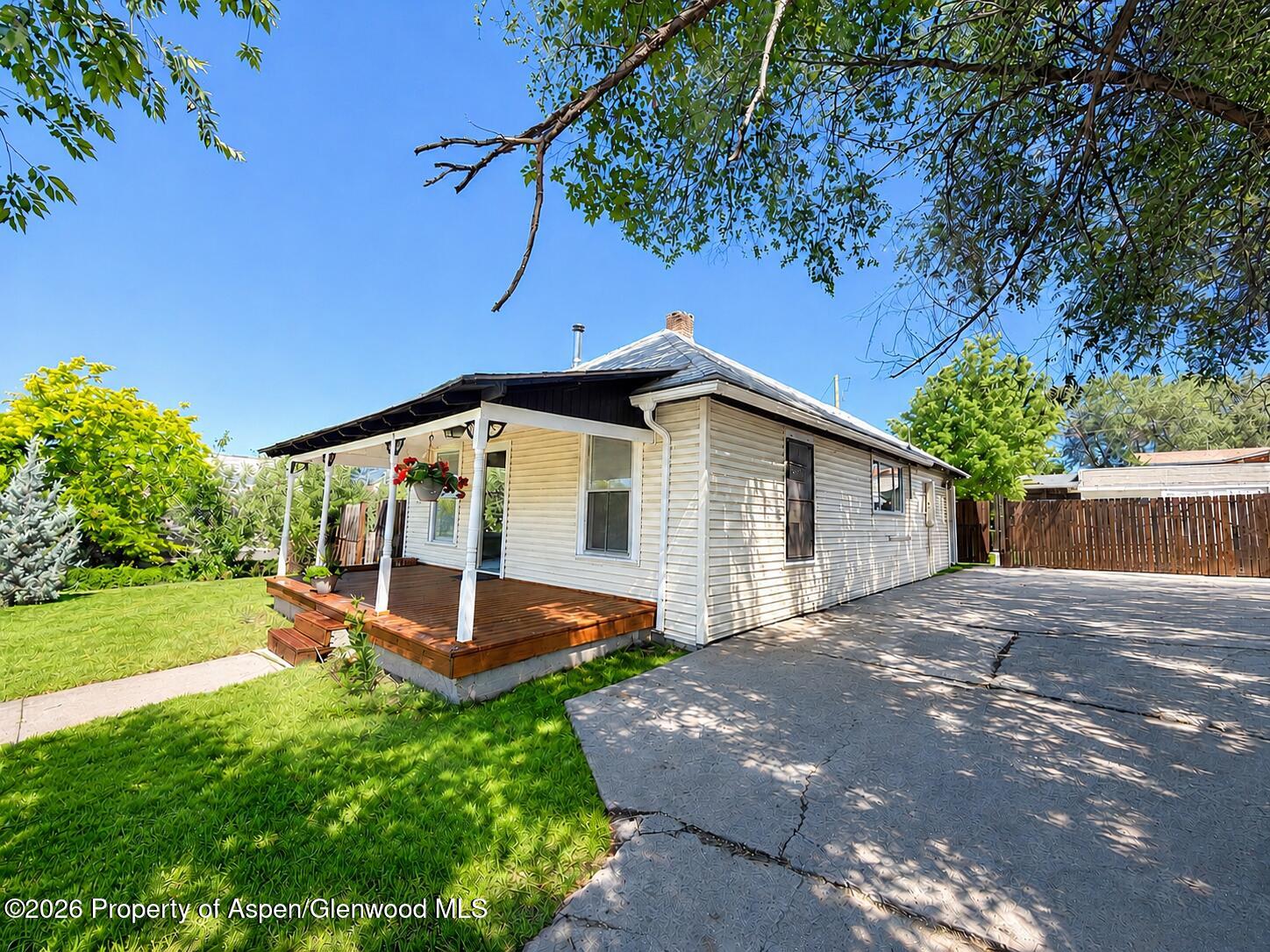 324 E 7th Street Property Photo 2