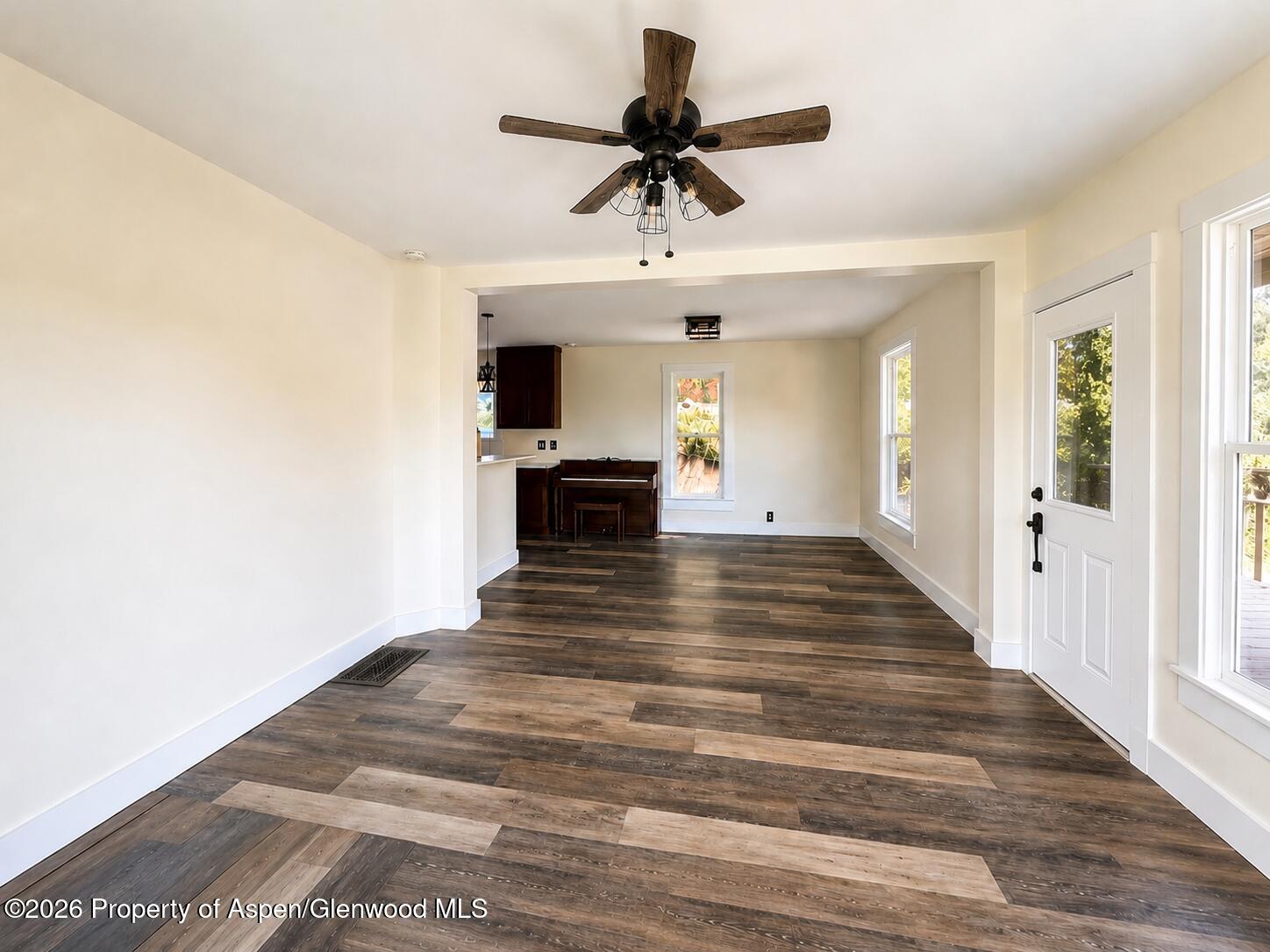 324 E 7th Street Property Photo 5