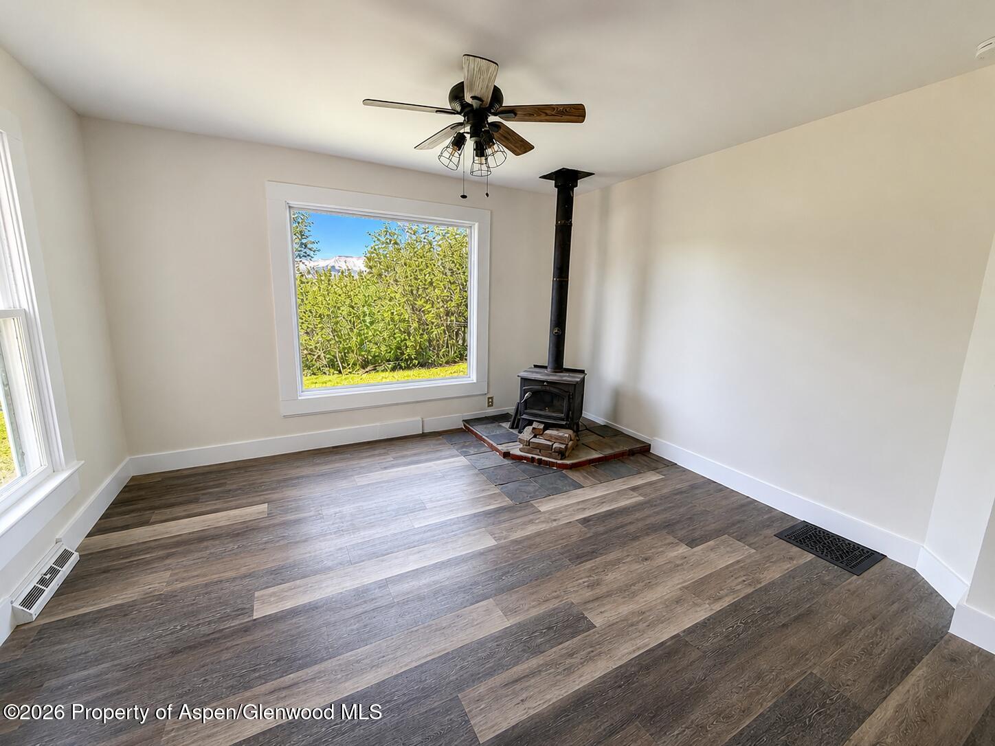 324 E 7th Street Property Photo 7