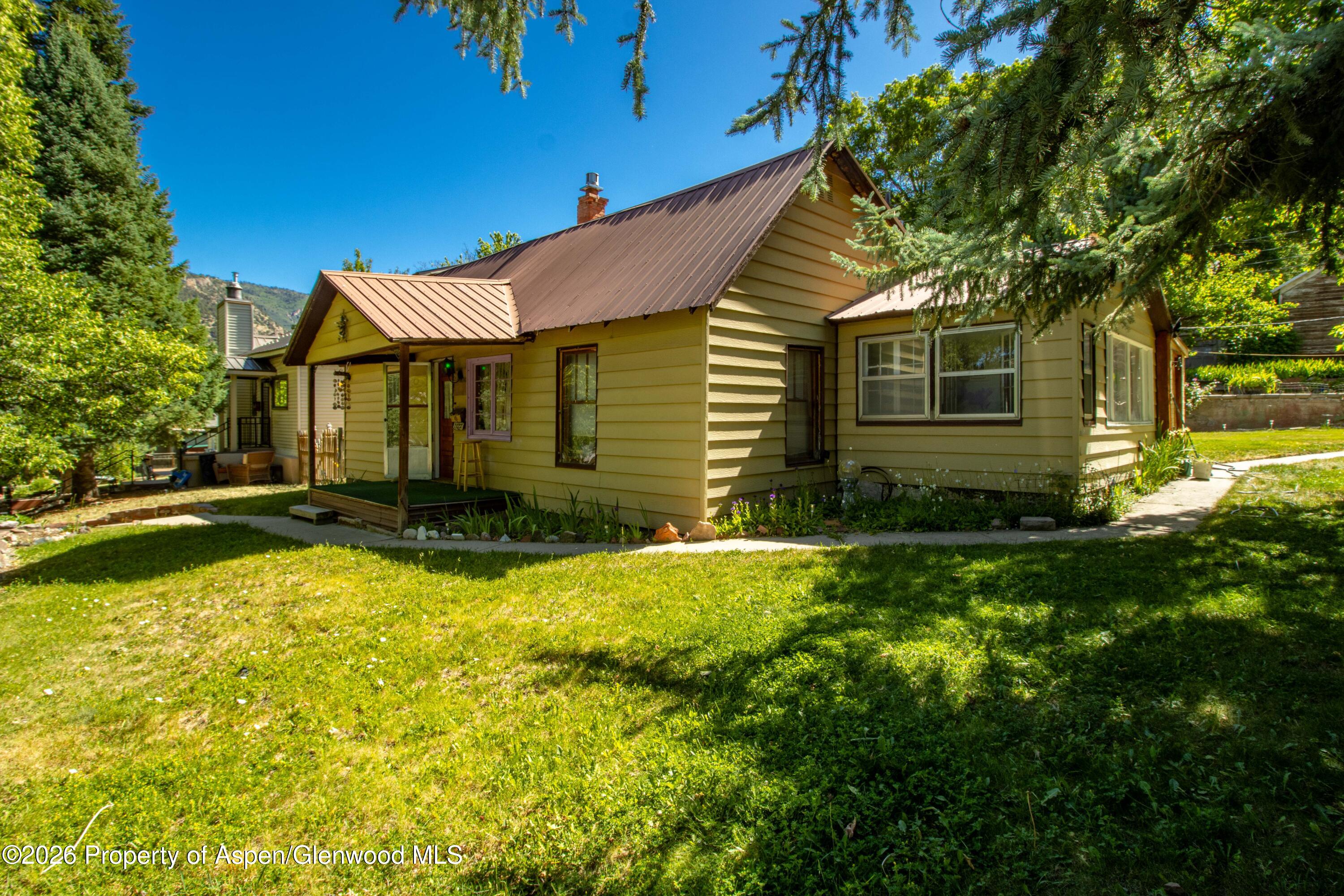1122 Blake Avenue Property Photo 3