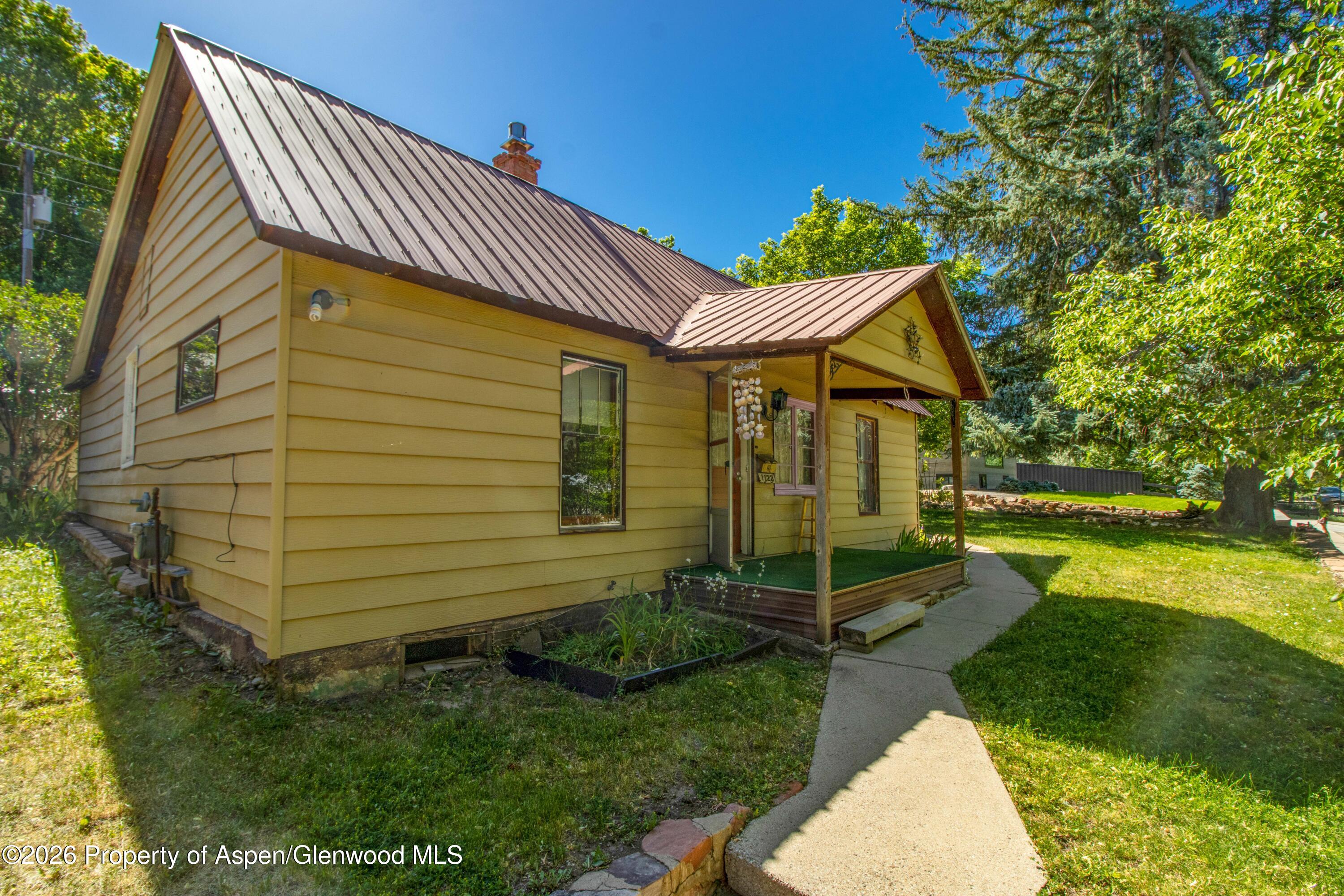 1122 Blake Avenue Property Photo 4