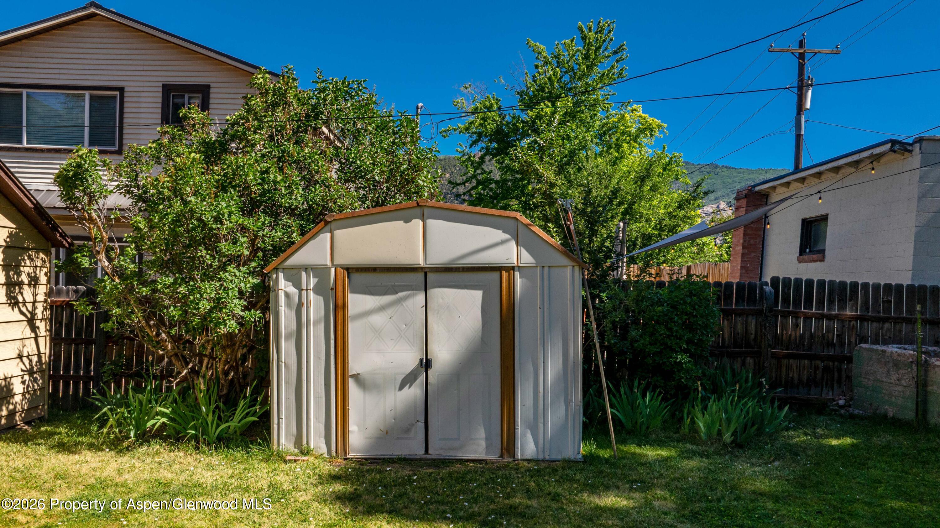 1122 Blake Avenue Property Photo 12