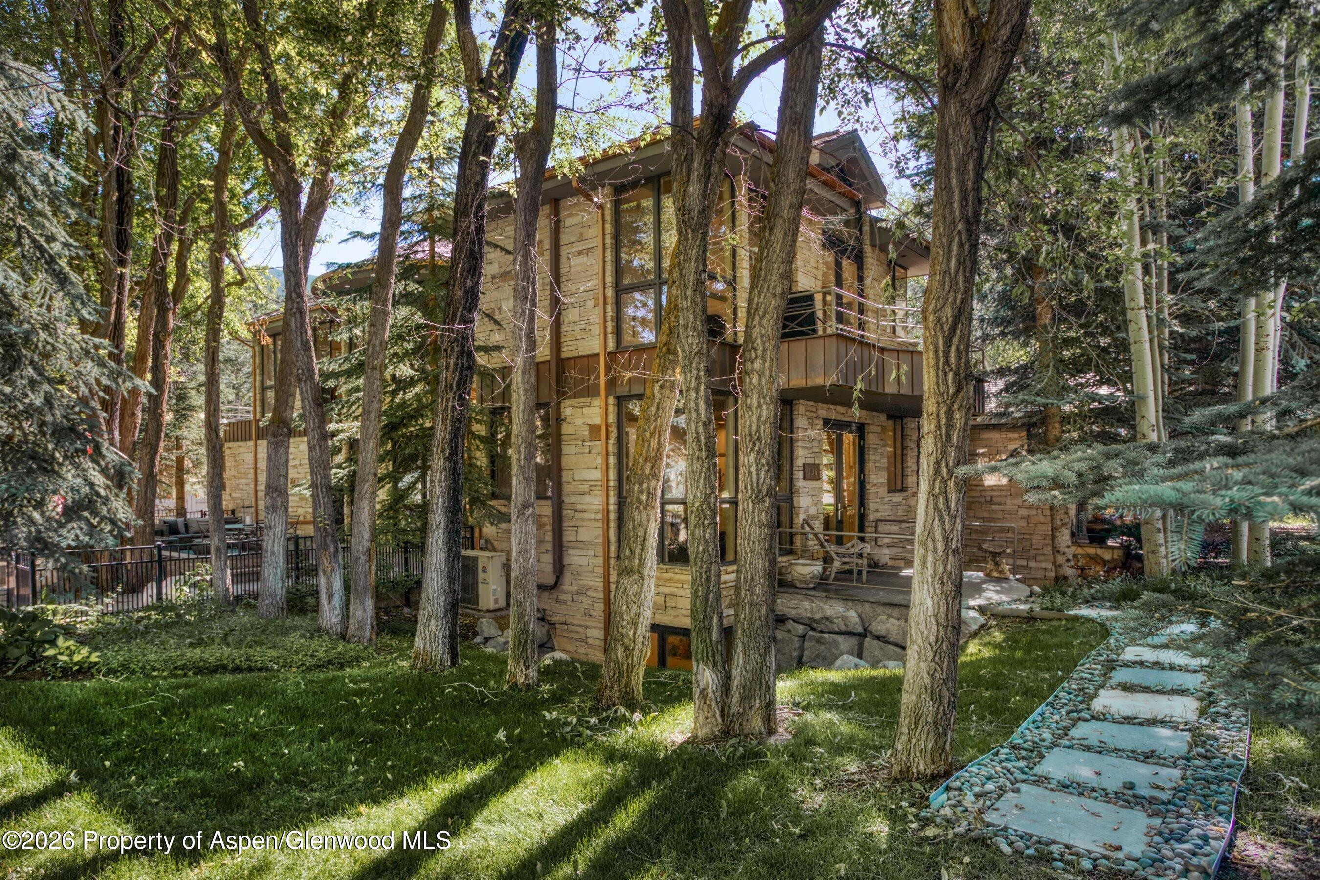 736 W Smuggler Street B Property Photo 29