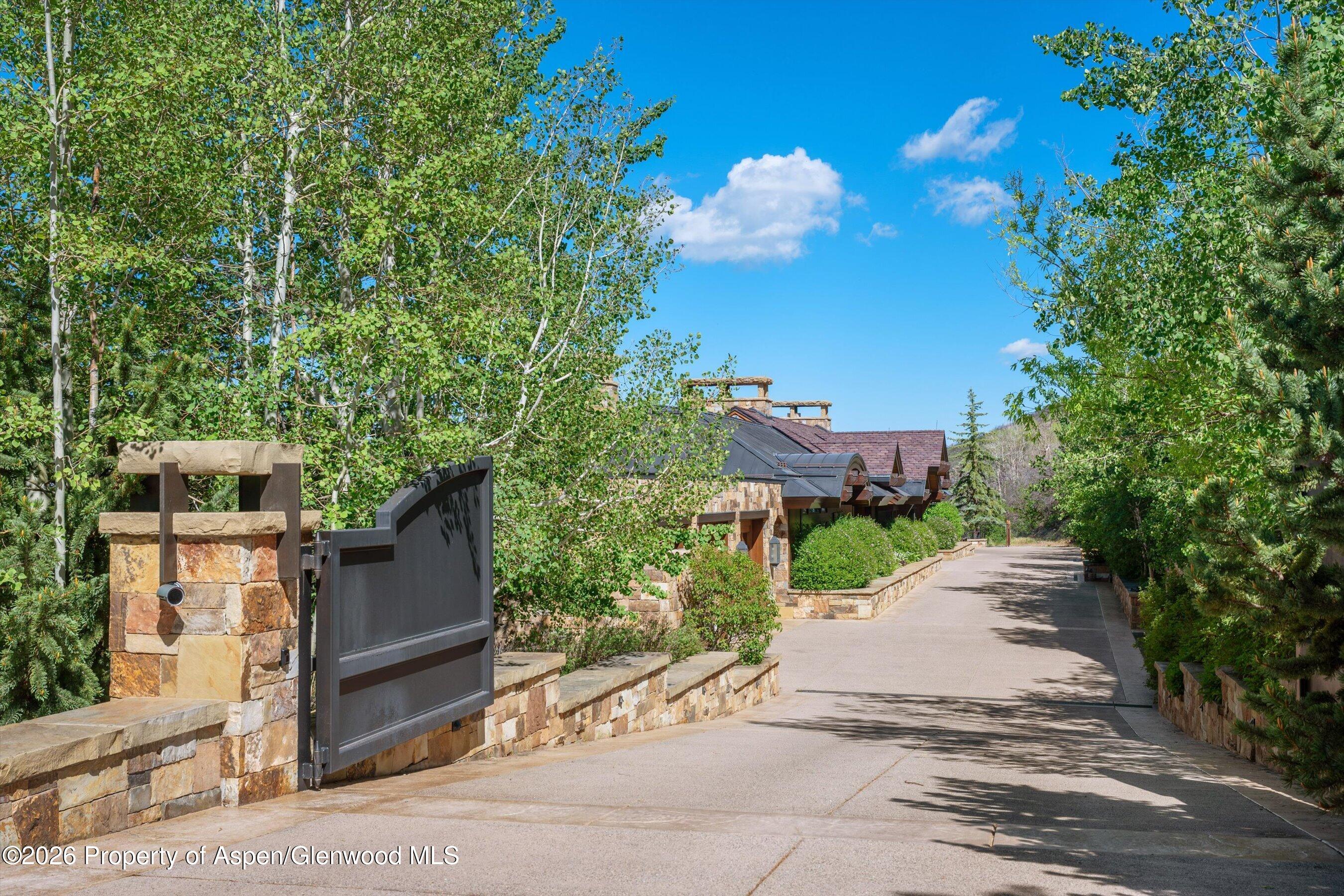 155 & 200 Sabin Drive Property Photo 3