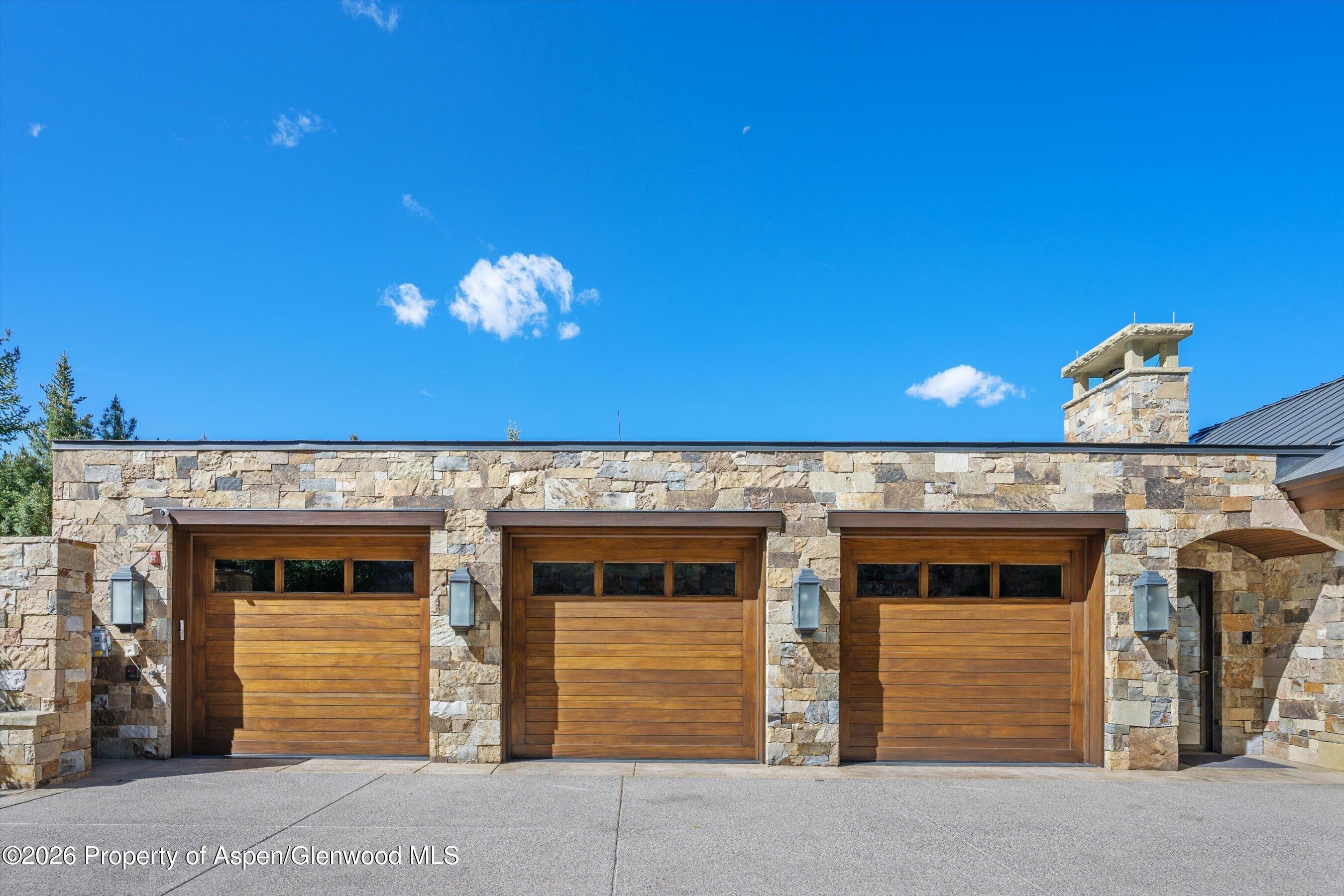 155 & 200 Sabin Drive Property Photo 68