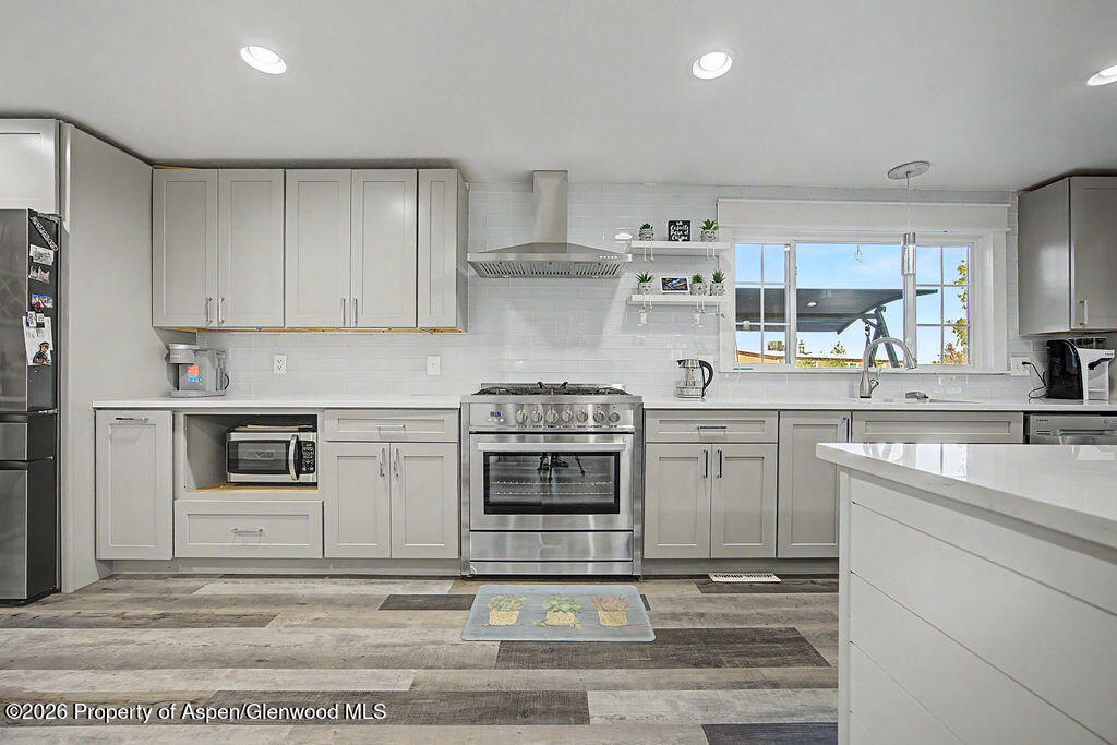 889 Ashley Road Property Photo 8