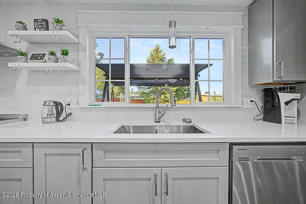 889 Ashley Road Property Photo 12