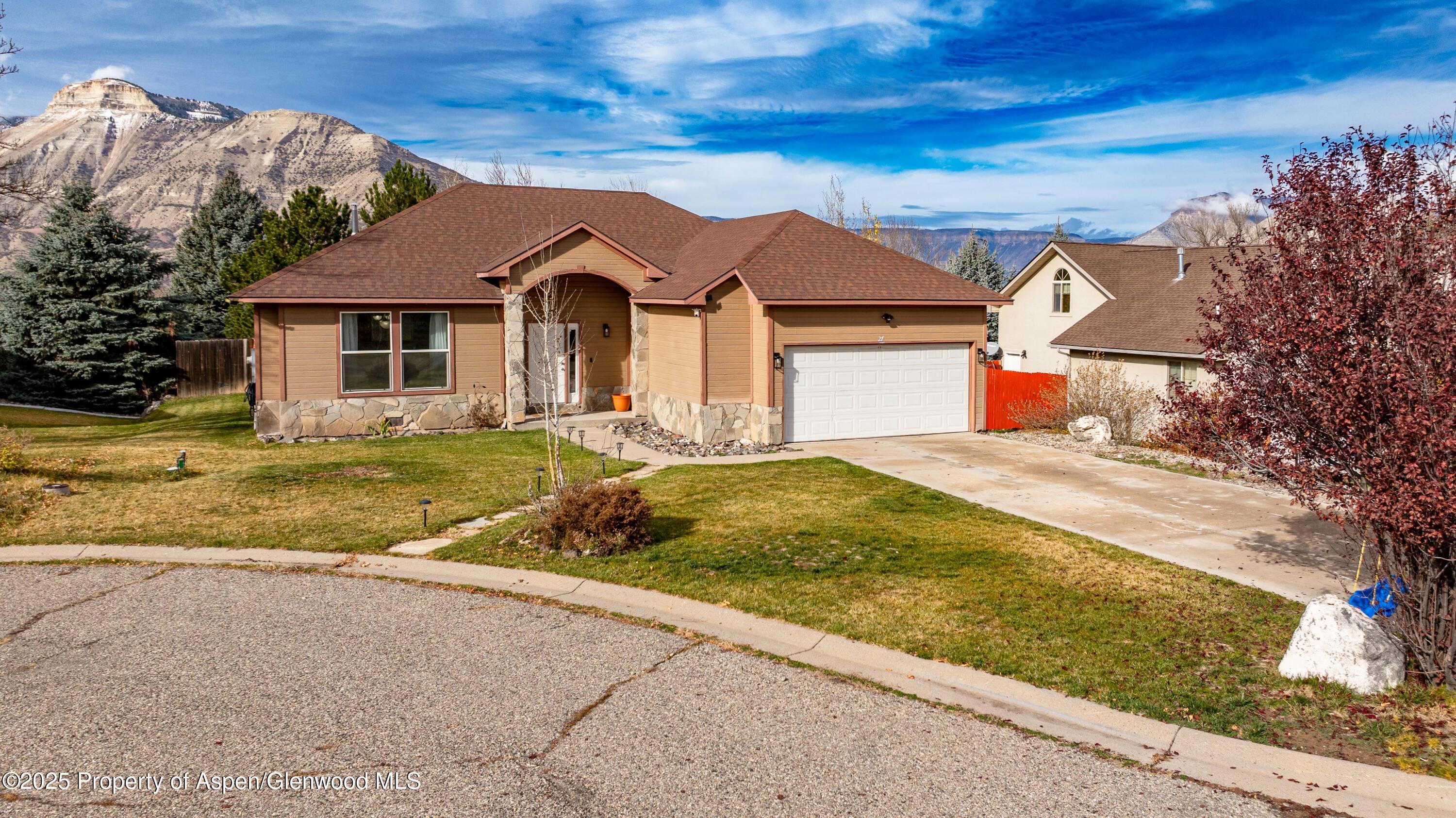 27 Snowberry Place Property Photo 1
