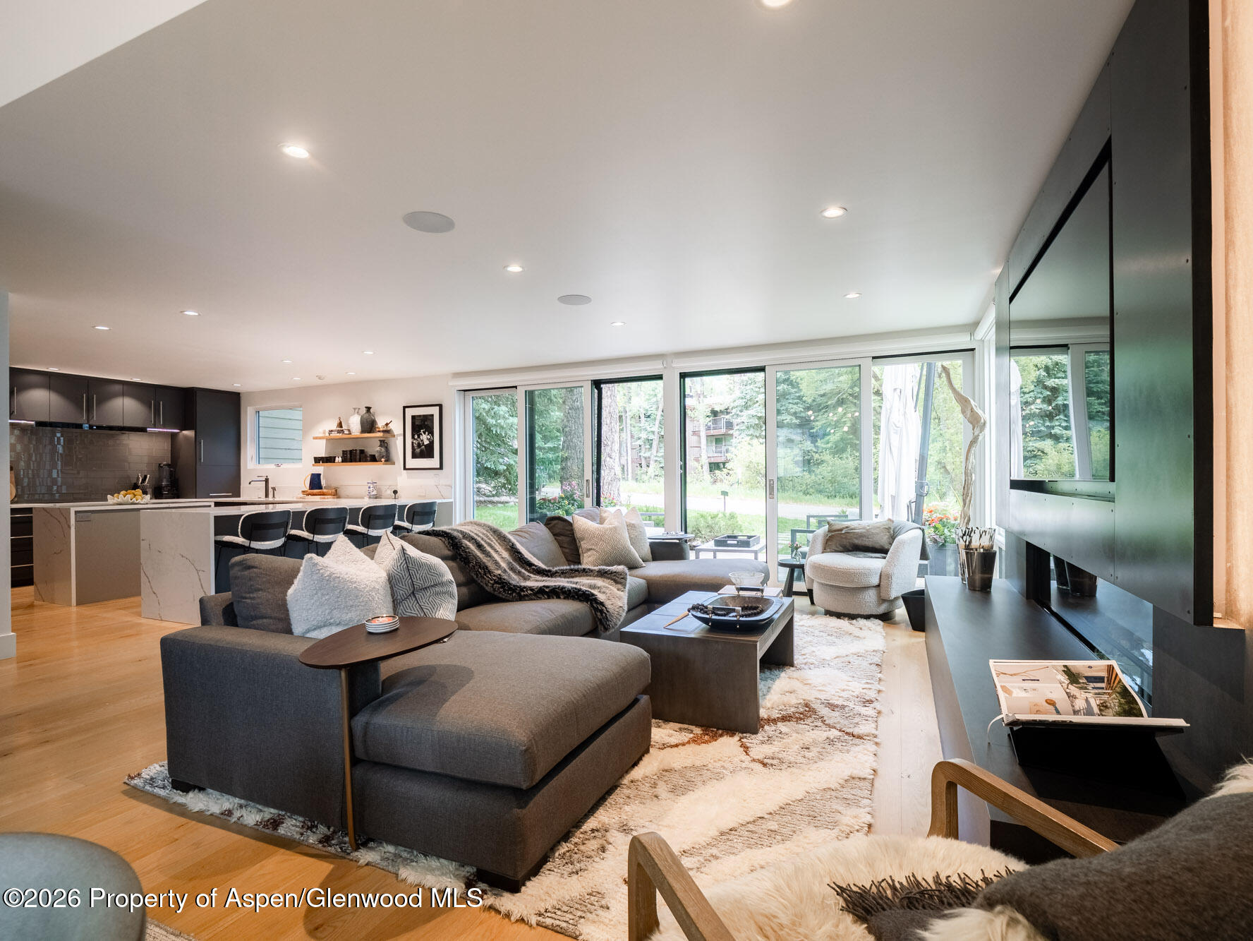 314 N Riverside Avenue 2 Property Photo 1