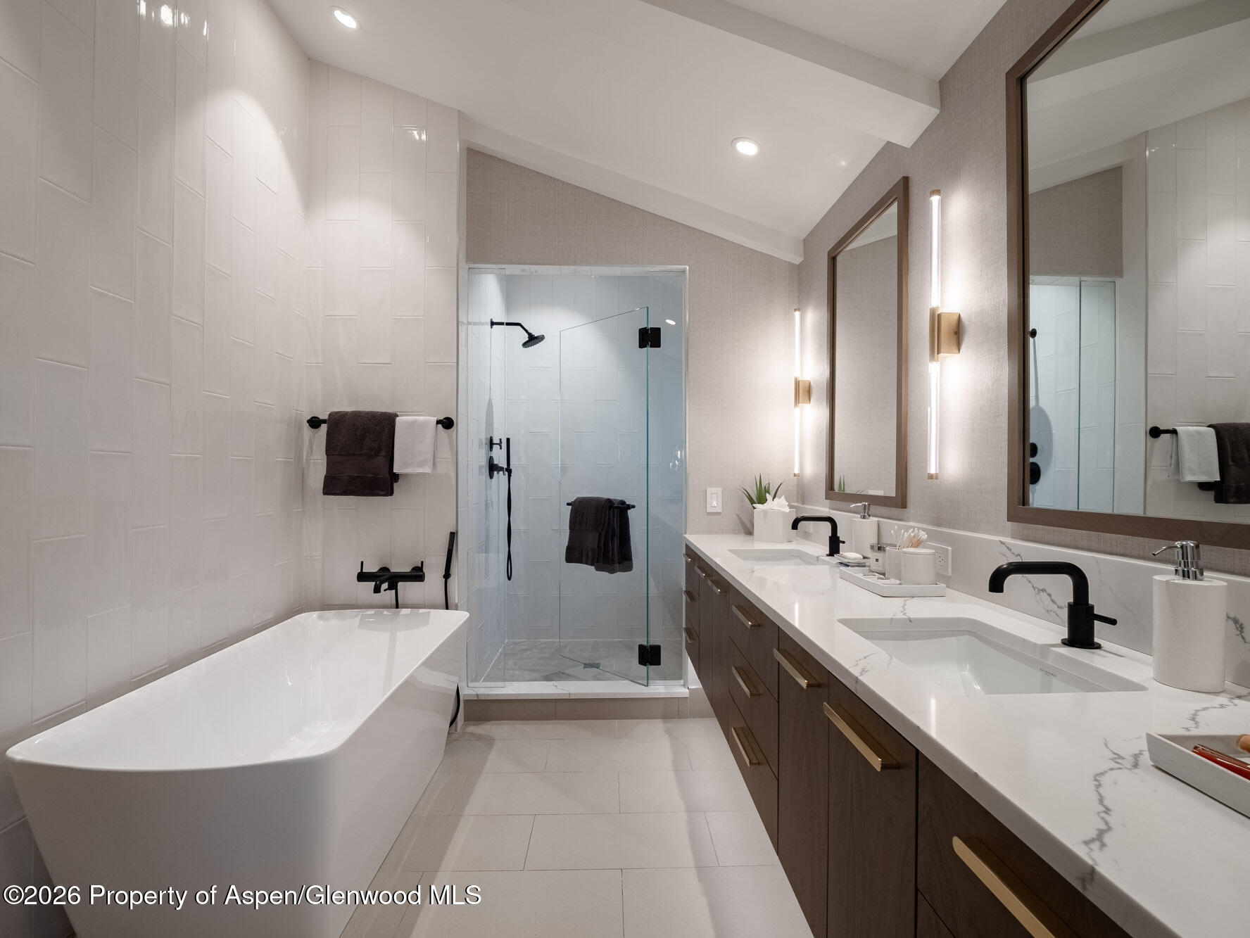 314 N Riverside Avenue 2 Property Photo 18