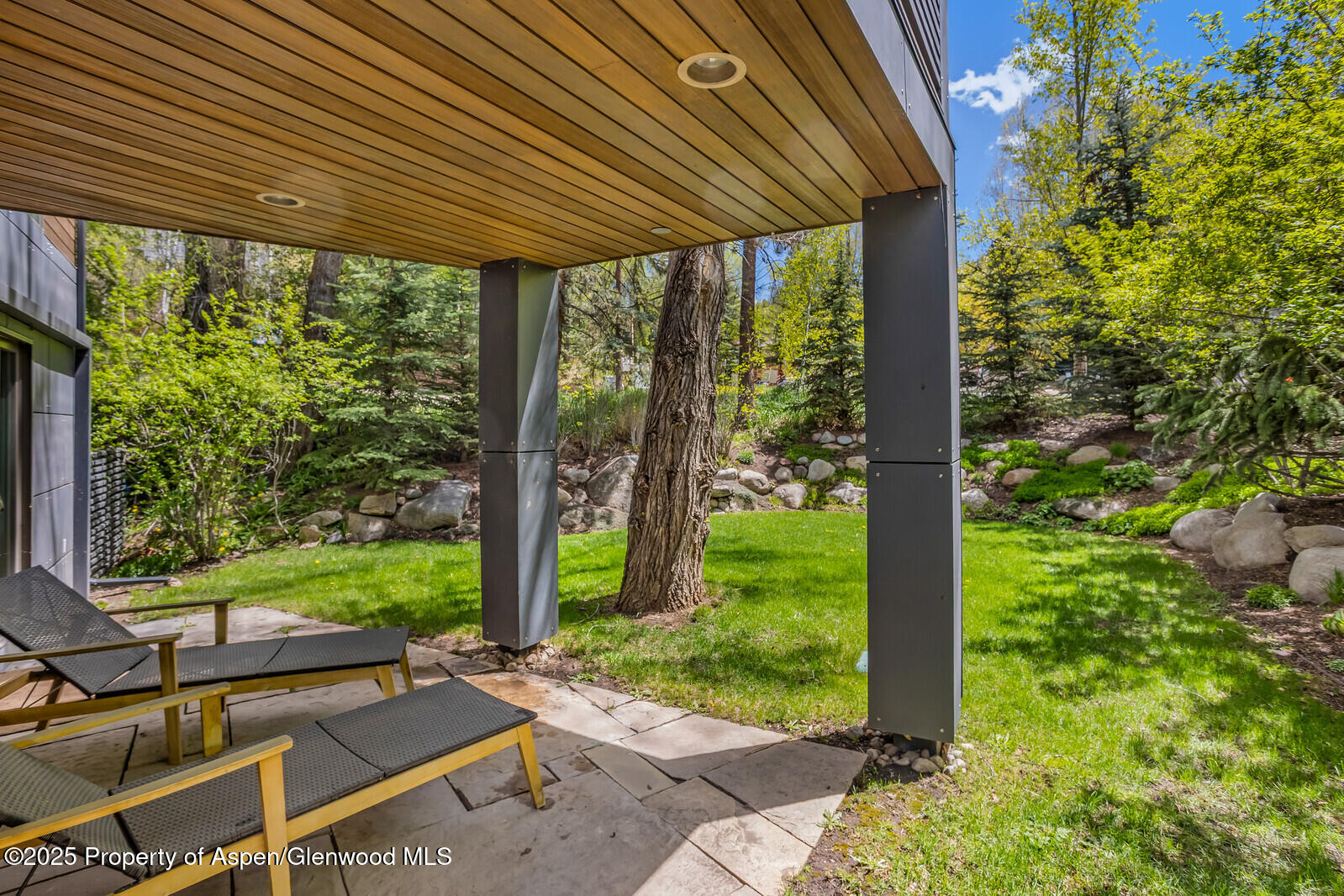 100 Park Avenue Property Photo 39