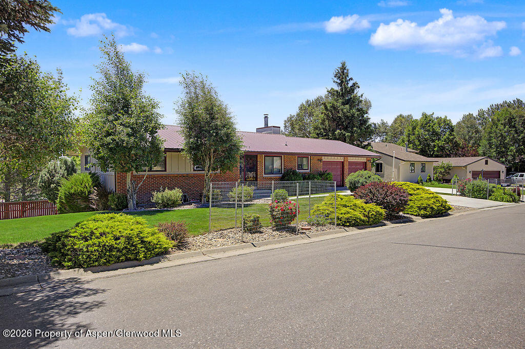 982 Alta Vista Drive Property Photo 3