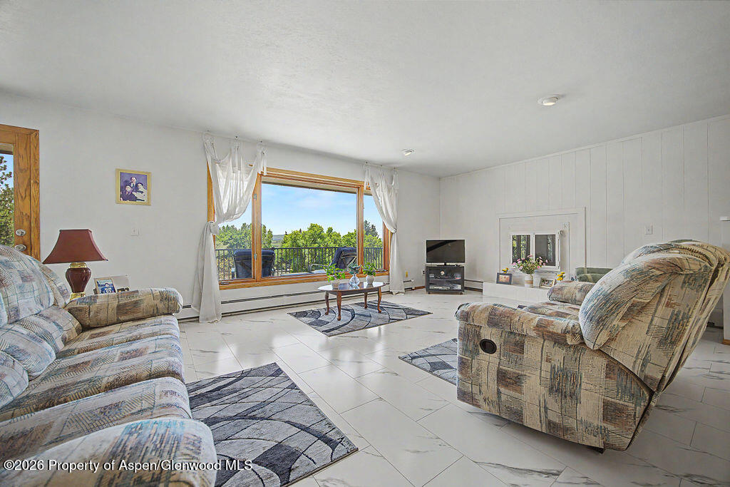 982 Alta Vista Drive Property Photo 6