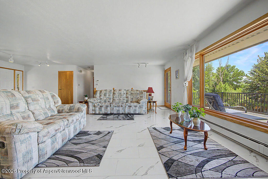 982 Alta Vista Drive Property Photo 8