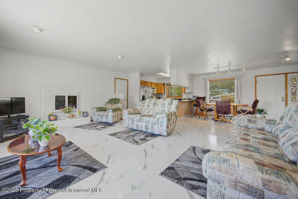 982 Alta Vista Drive Property Photo 9