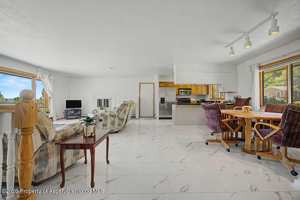 982 Alta Vista Drive Property Photo 10