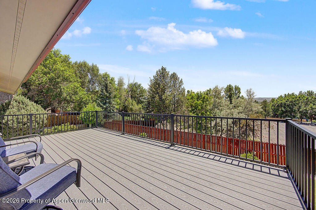 982 Alta Vista Drive Property Photo 25