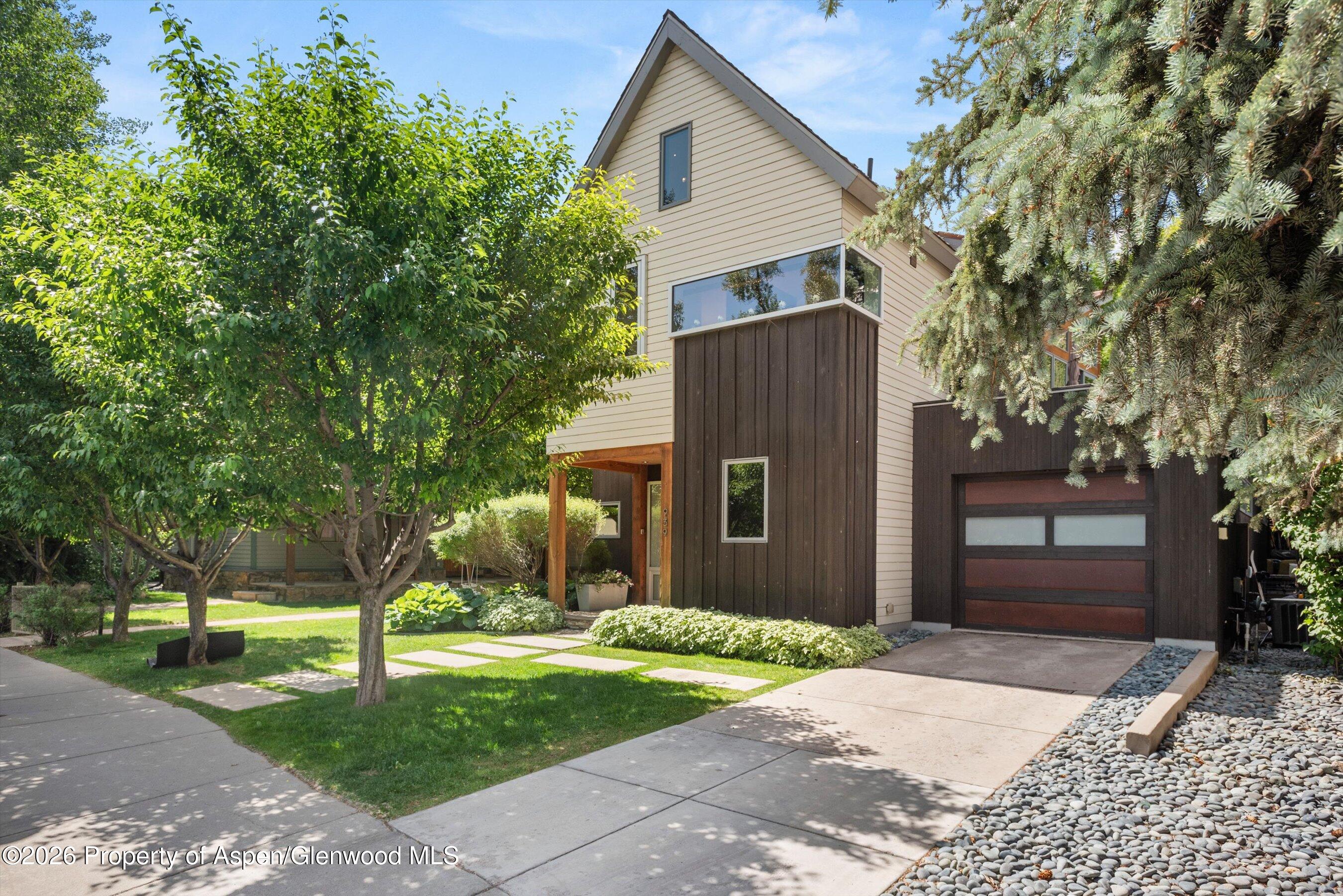 939 E Cooper Avenue Property Photo 1