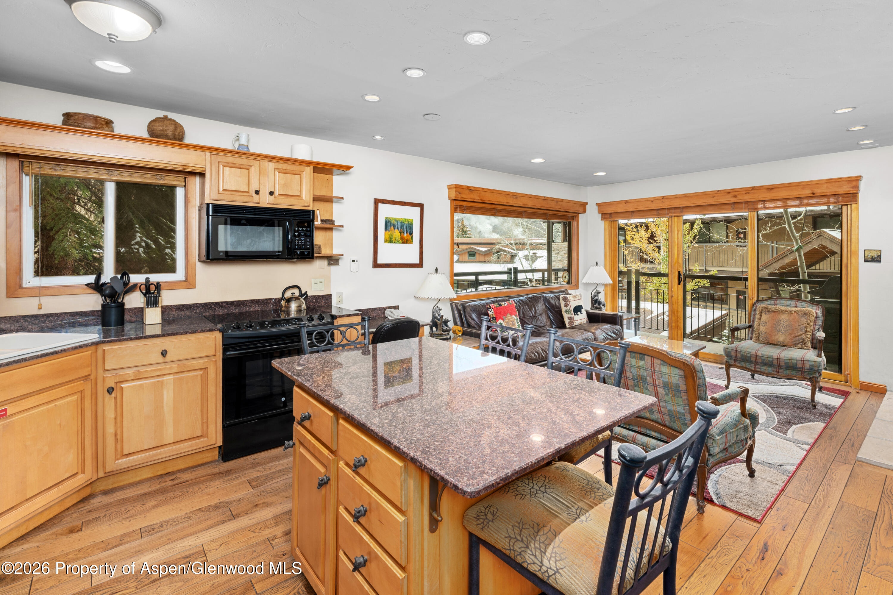 400 Wood 2111-H Property Photo 1