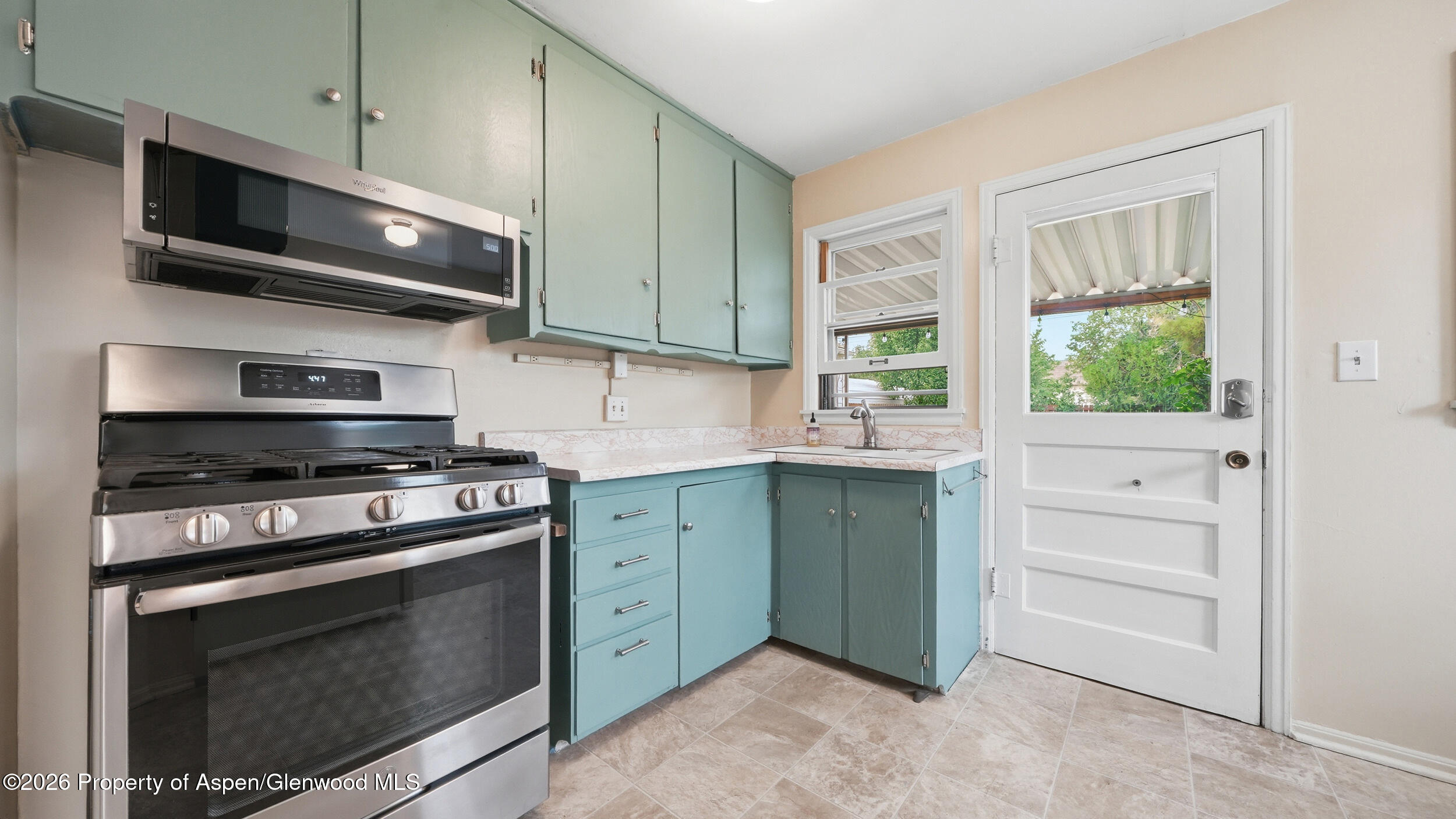 1830 Elm Avenue Property Photo 10