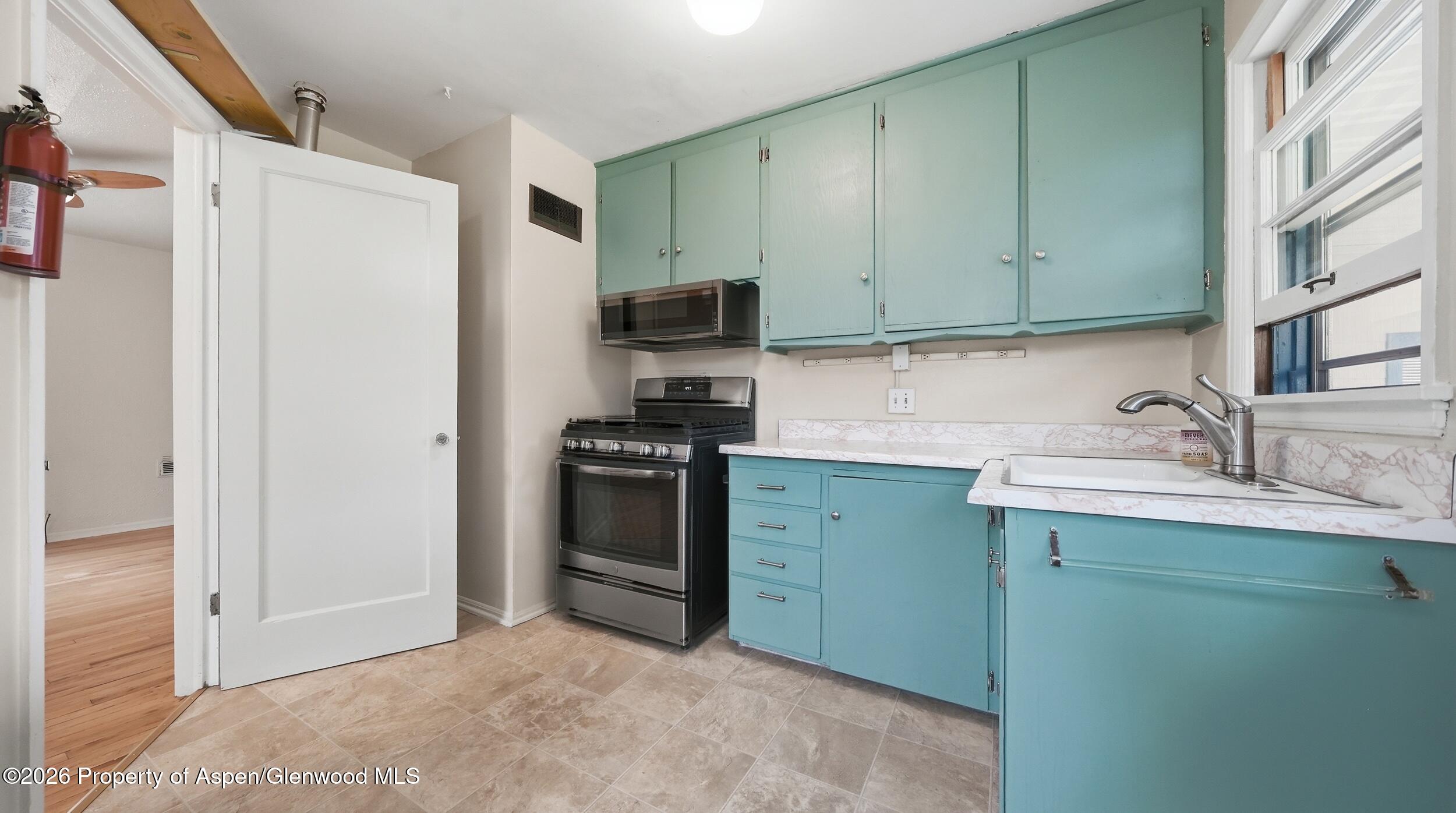 1830 Elm Avenue Property Photo 11