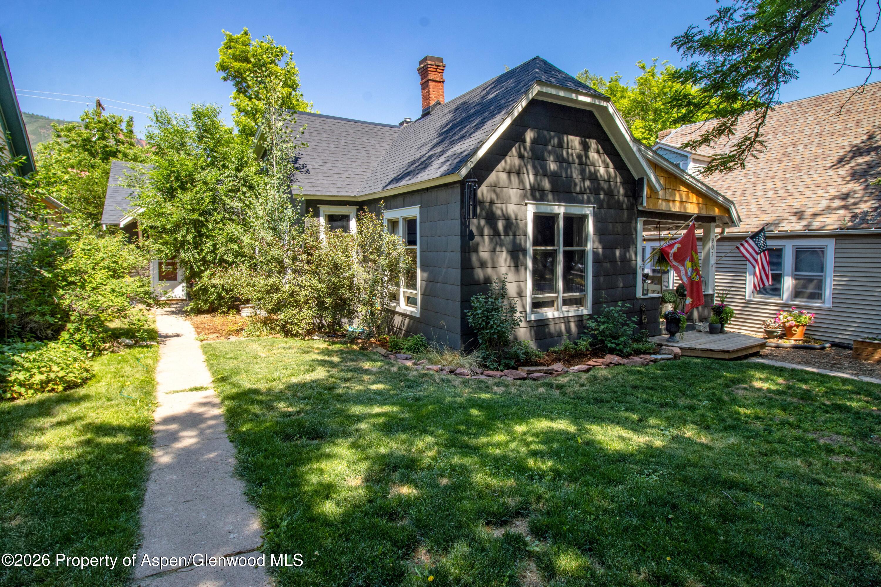 907 Blake Avenue Property Photo 2