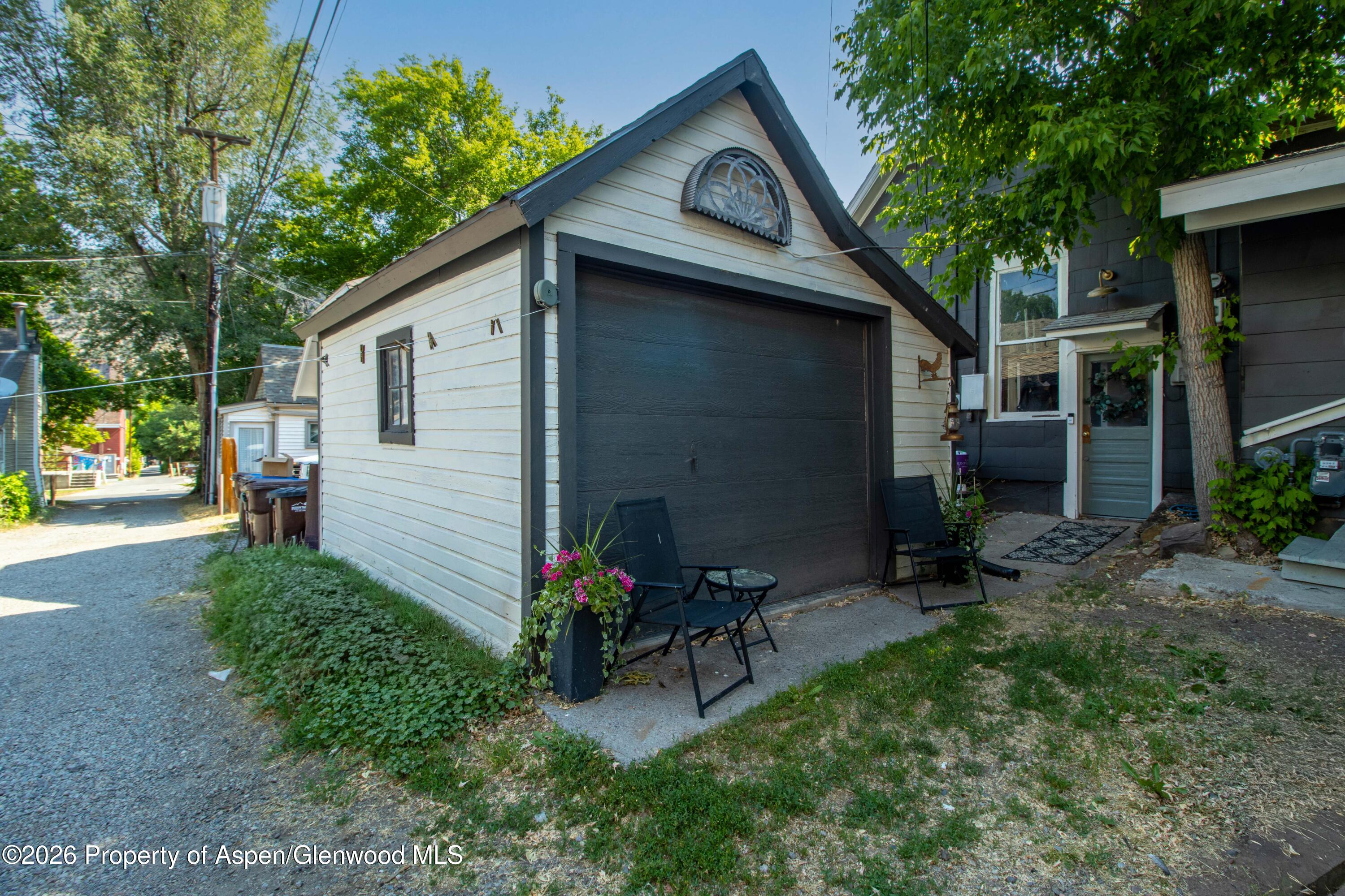 907 Blake Avenue Property Photo 3
