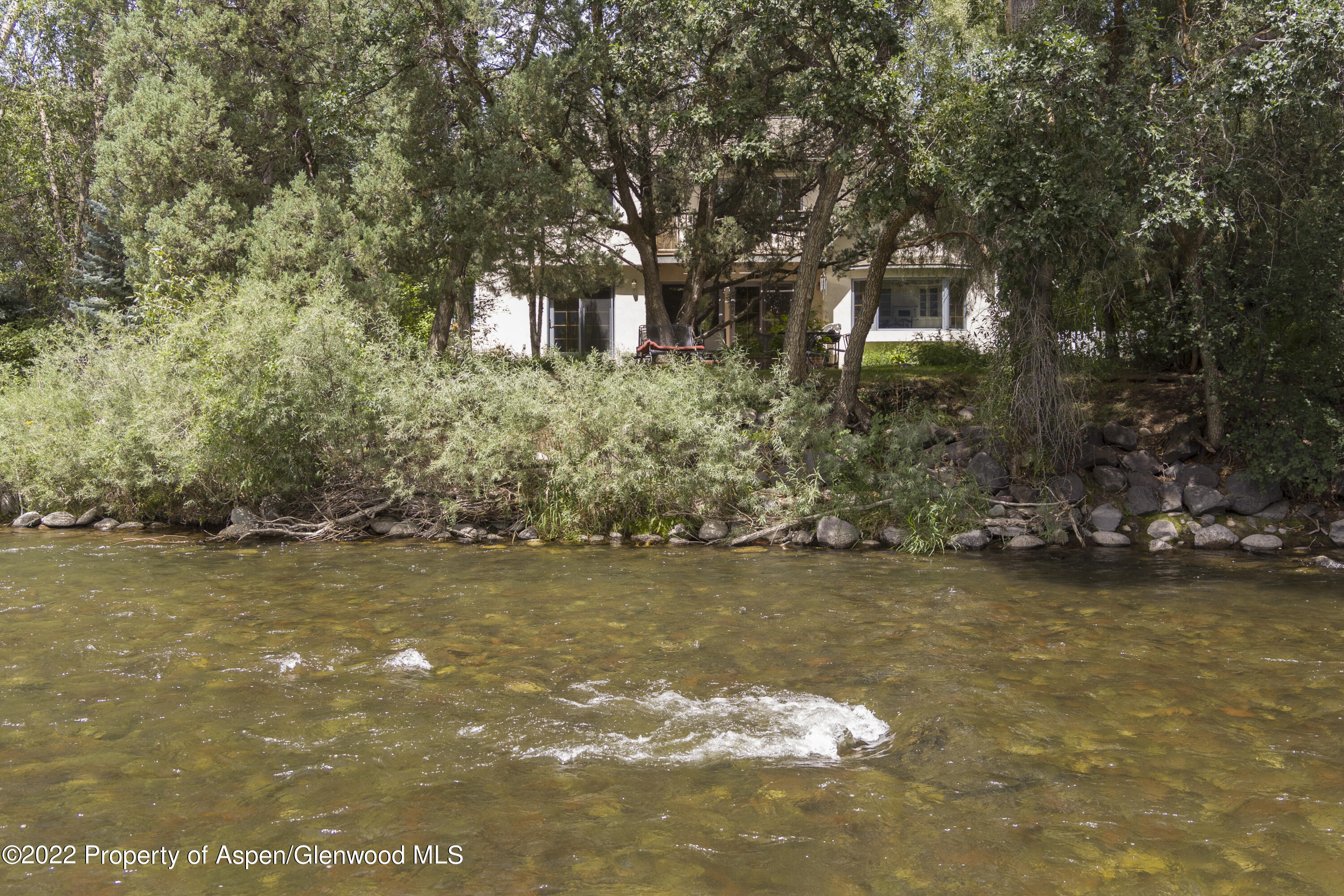 180 River Oaks Lane Property Photo 4