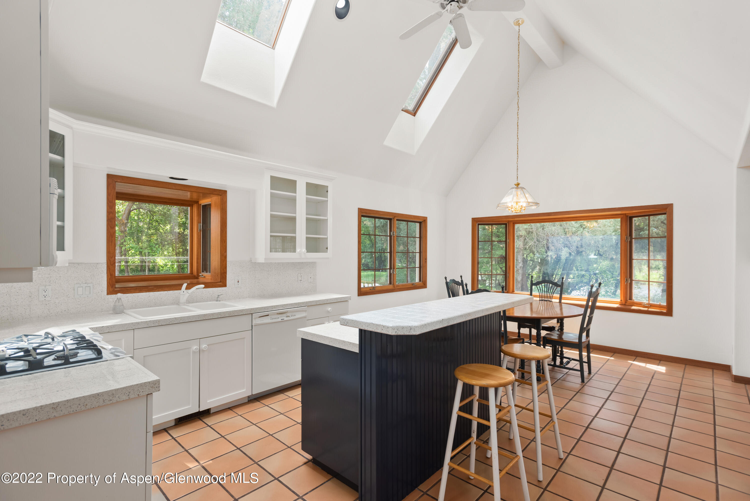 180 River Oaks Lane Property Photo 11