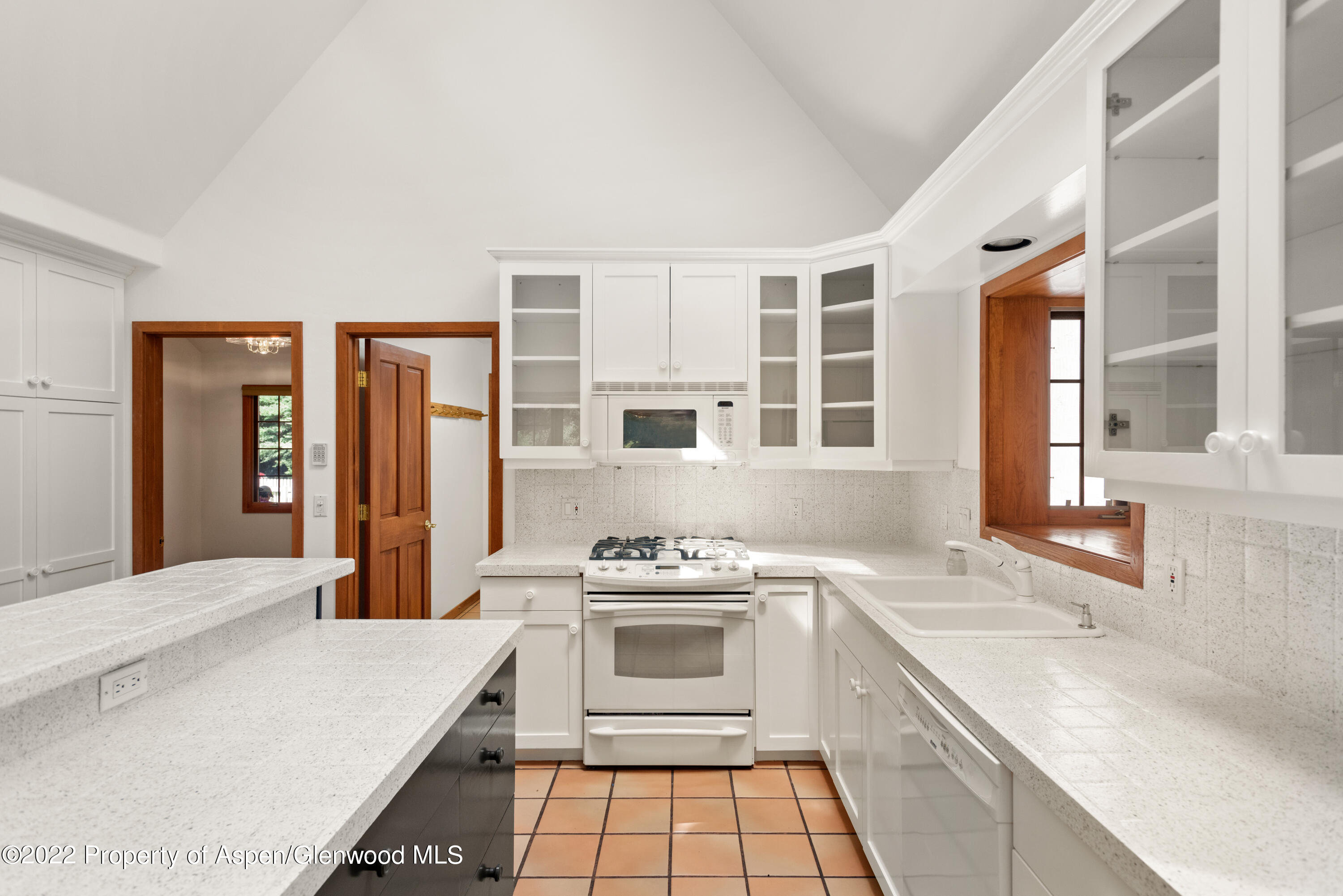 180 River Oaks Lane Property Photo 13