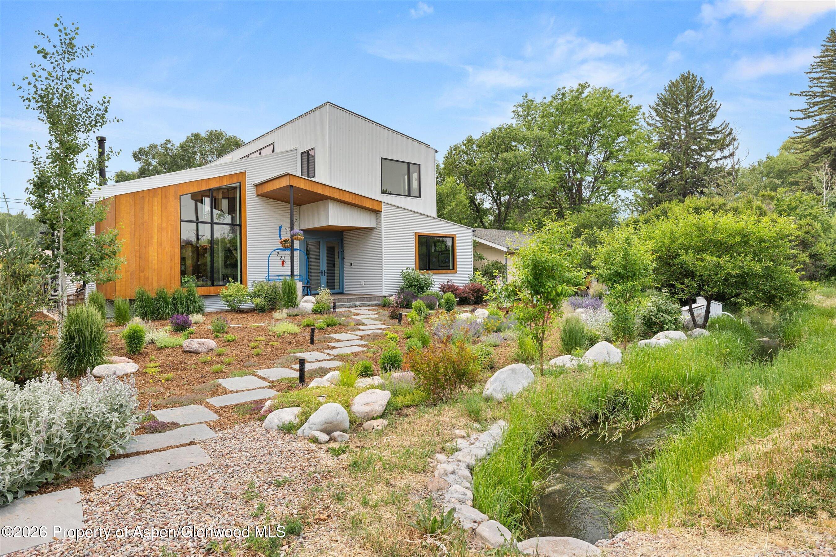 728 Euclid Avenue Property Photo 1