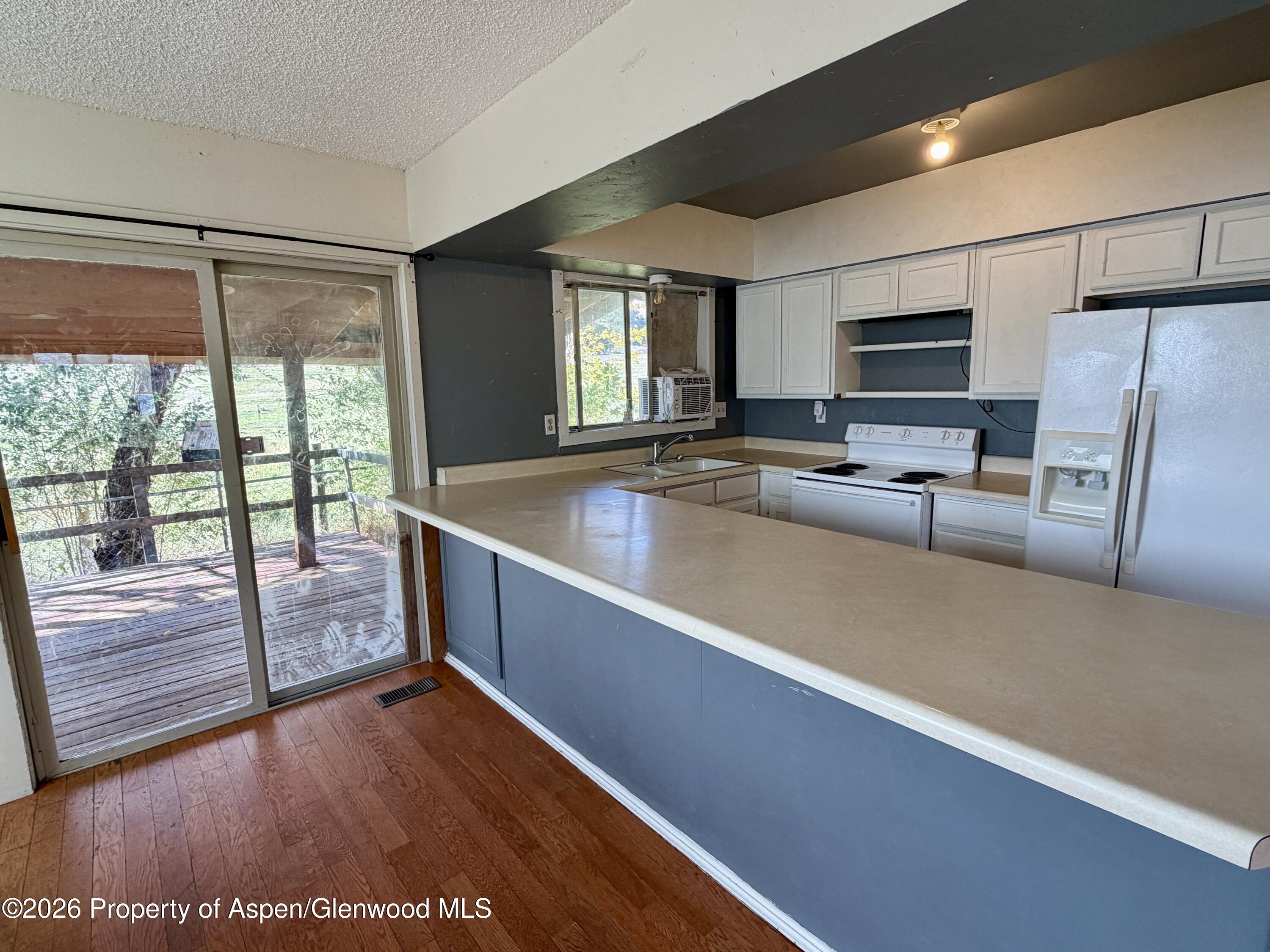 1276 Hill Street Property Photo 5