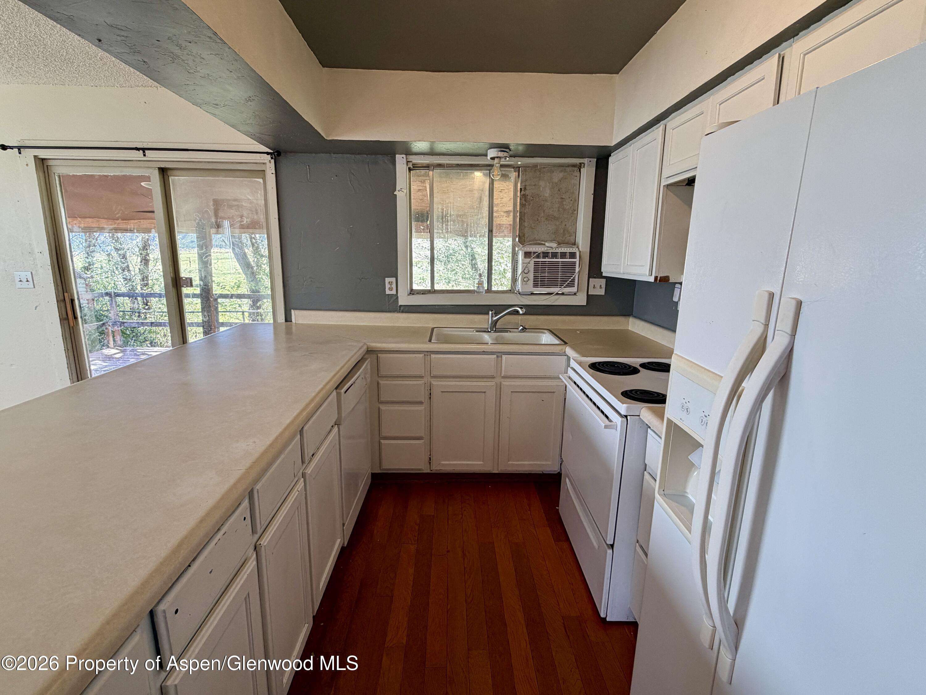 1276 Hill Street Property Photo 6