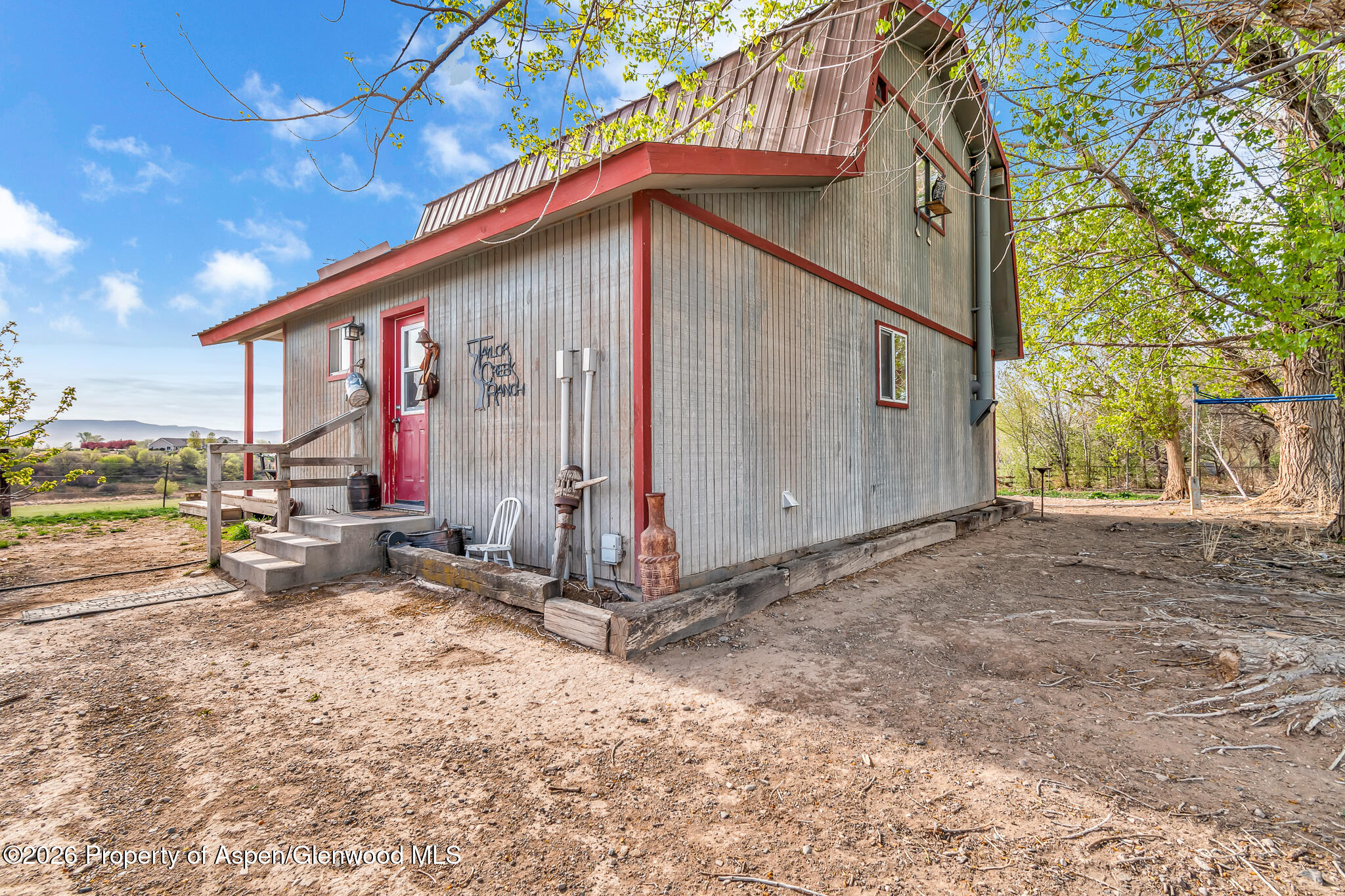 582 1600 Road Property Photo 1