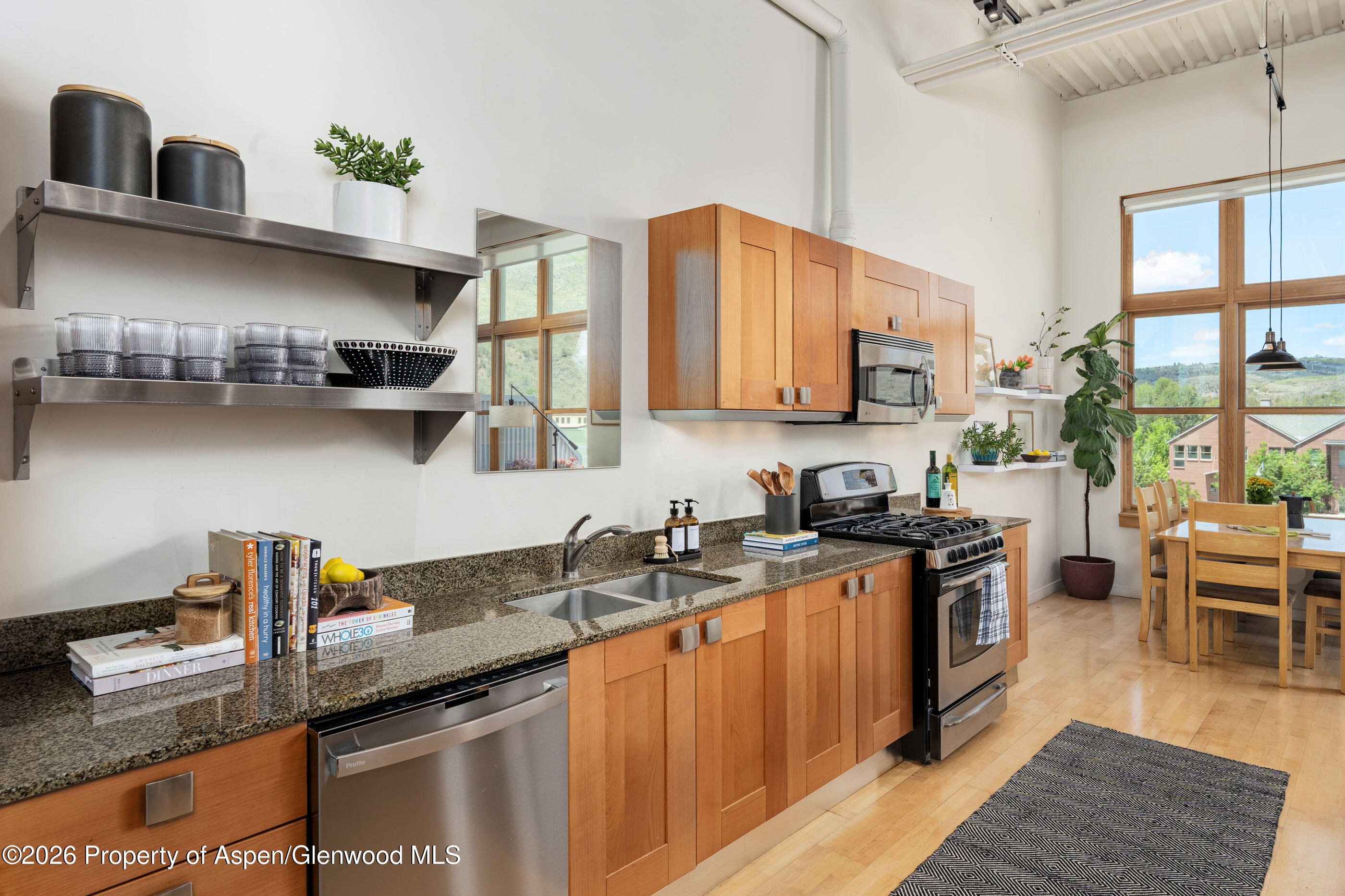 231 Robinson Street 320 Property Photo 6