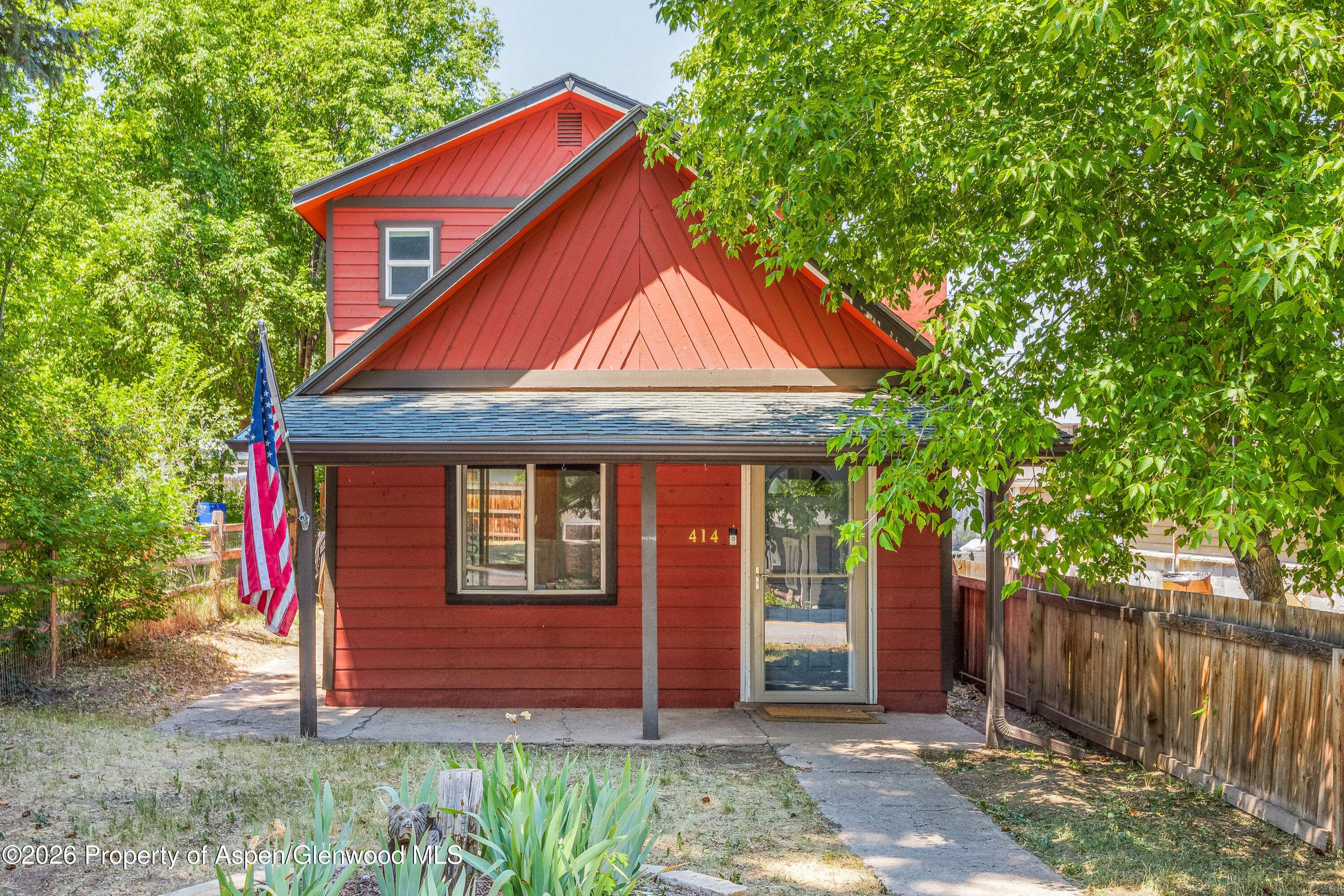 414 2nd Street Property Photo 2