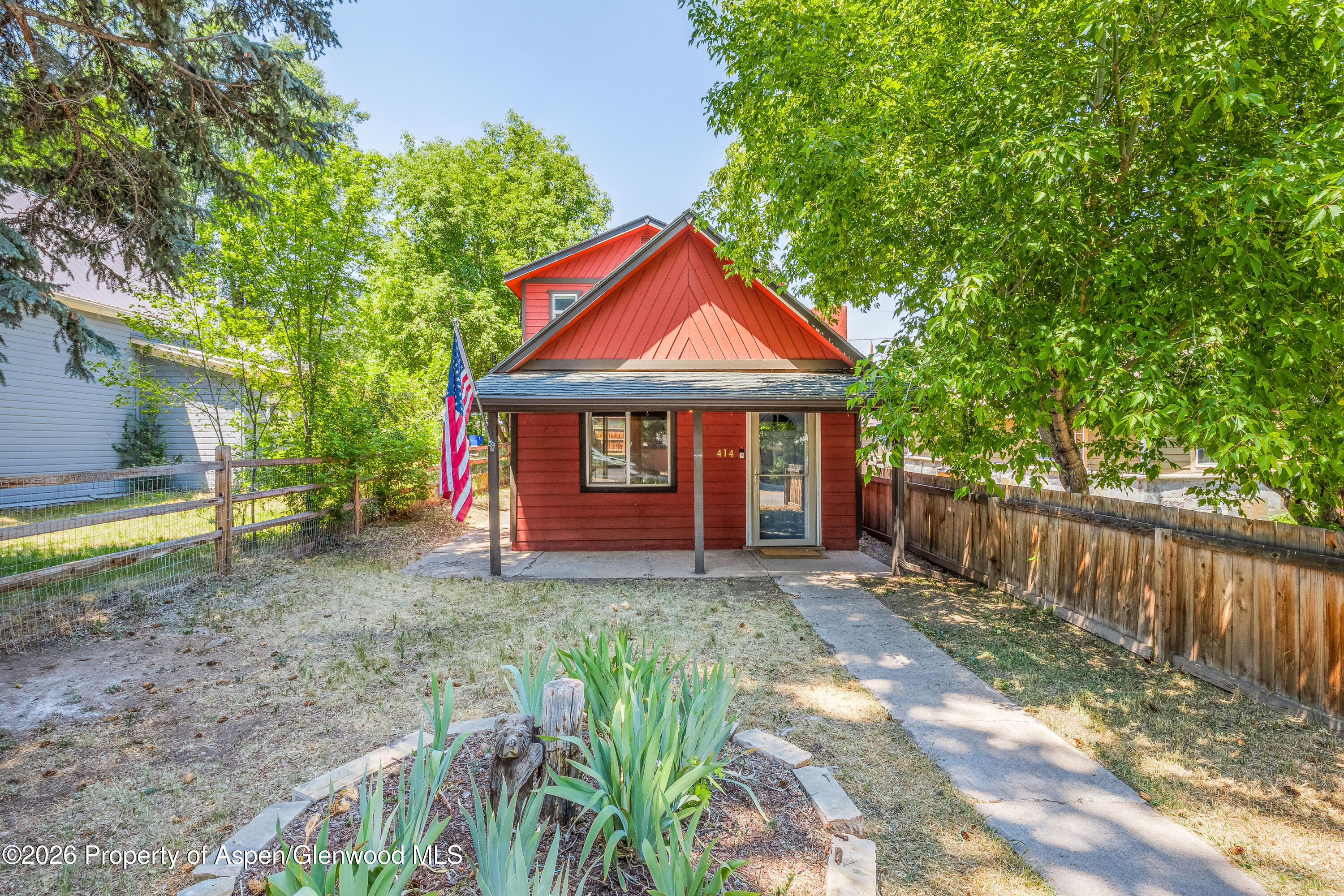 414 2nd Street Property Photo 3