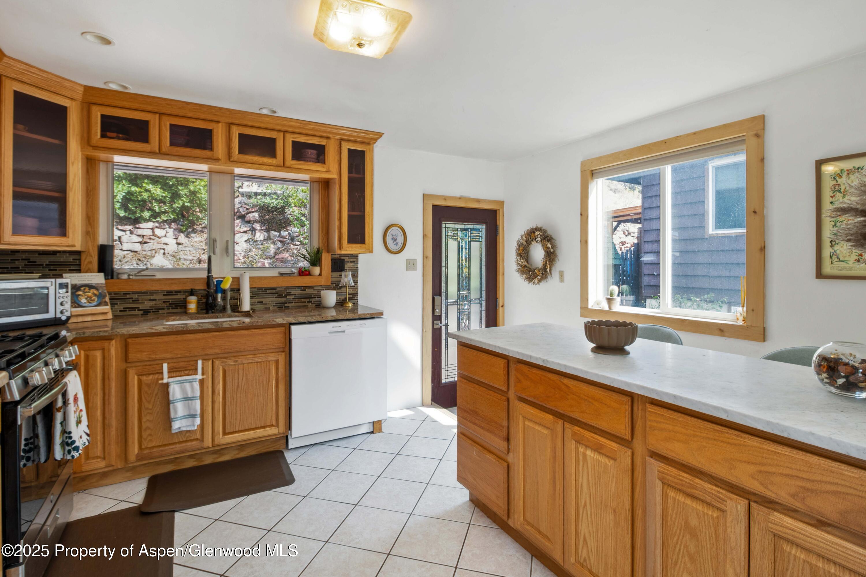 732 Minter Avenue Property Photo 3